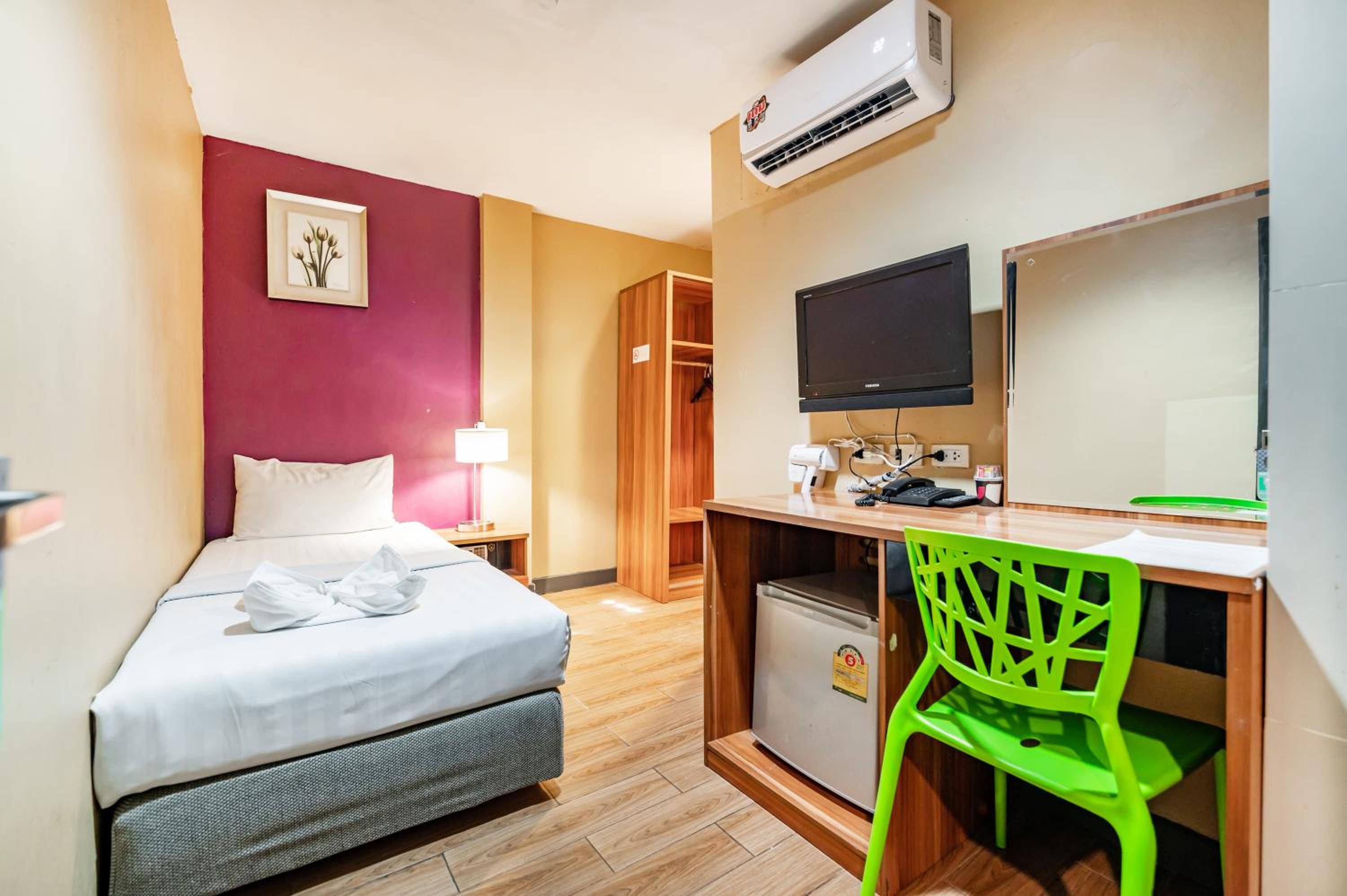 Standard Single Room (No Window) photo 3