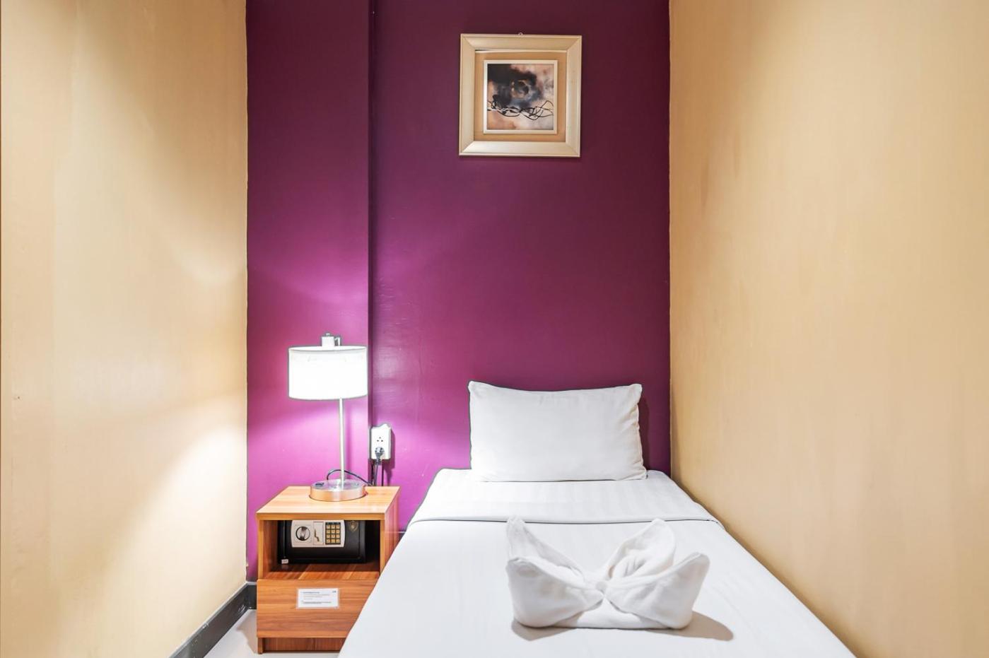 Standard Twin Room Connecting (No window) photo 2
