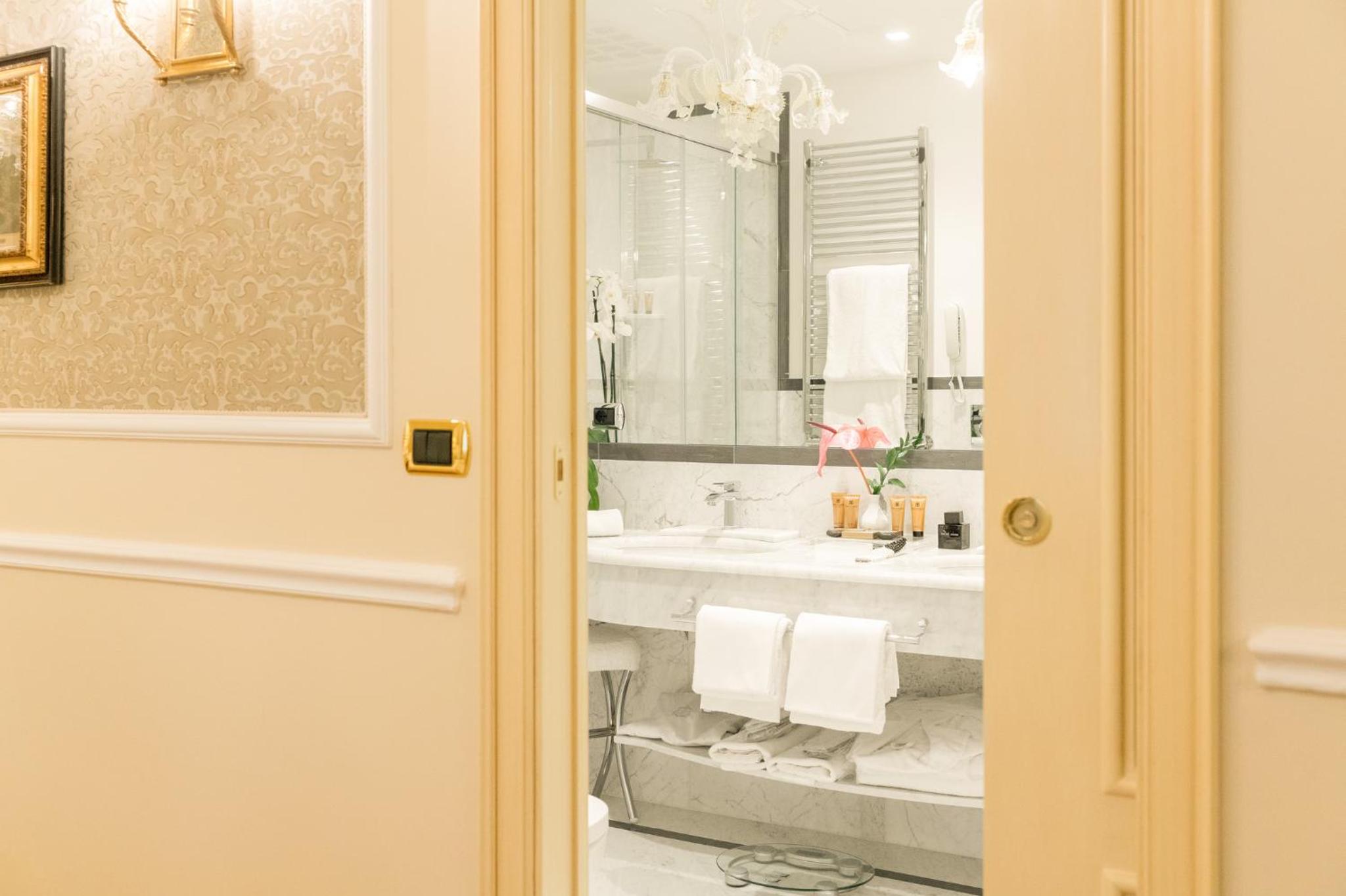 Classic Double or Twin Room - Photo 2