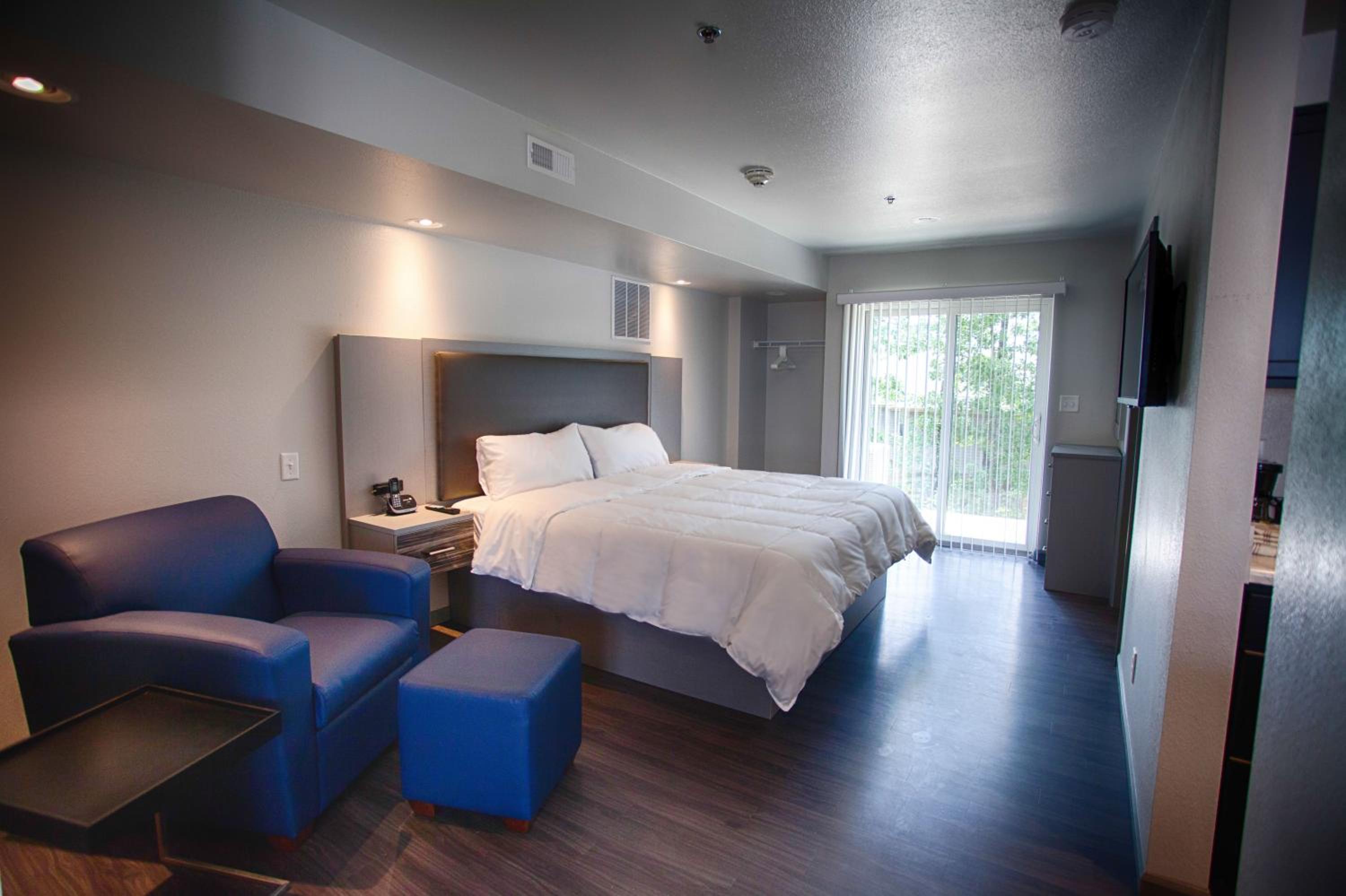 King Suite with Kitchenette photo 1