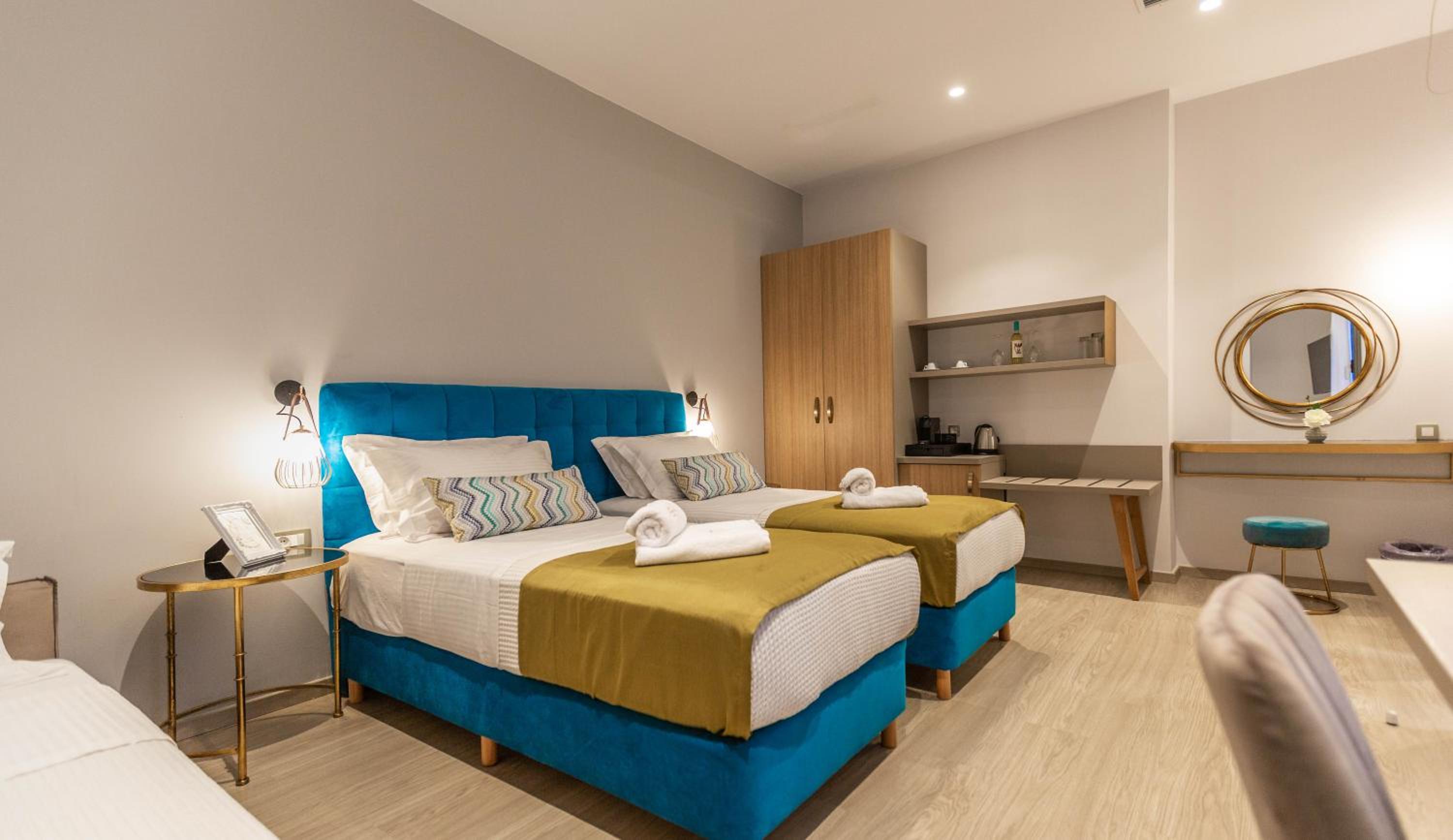 Standard Triple Room with Internal View - Photo 1