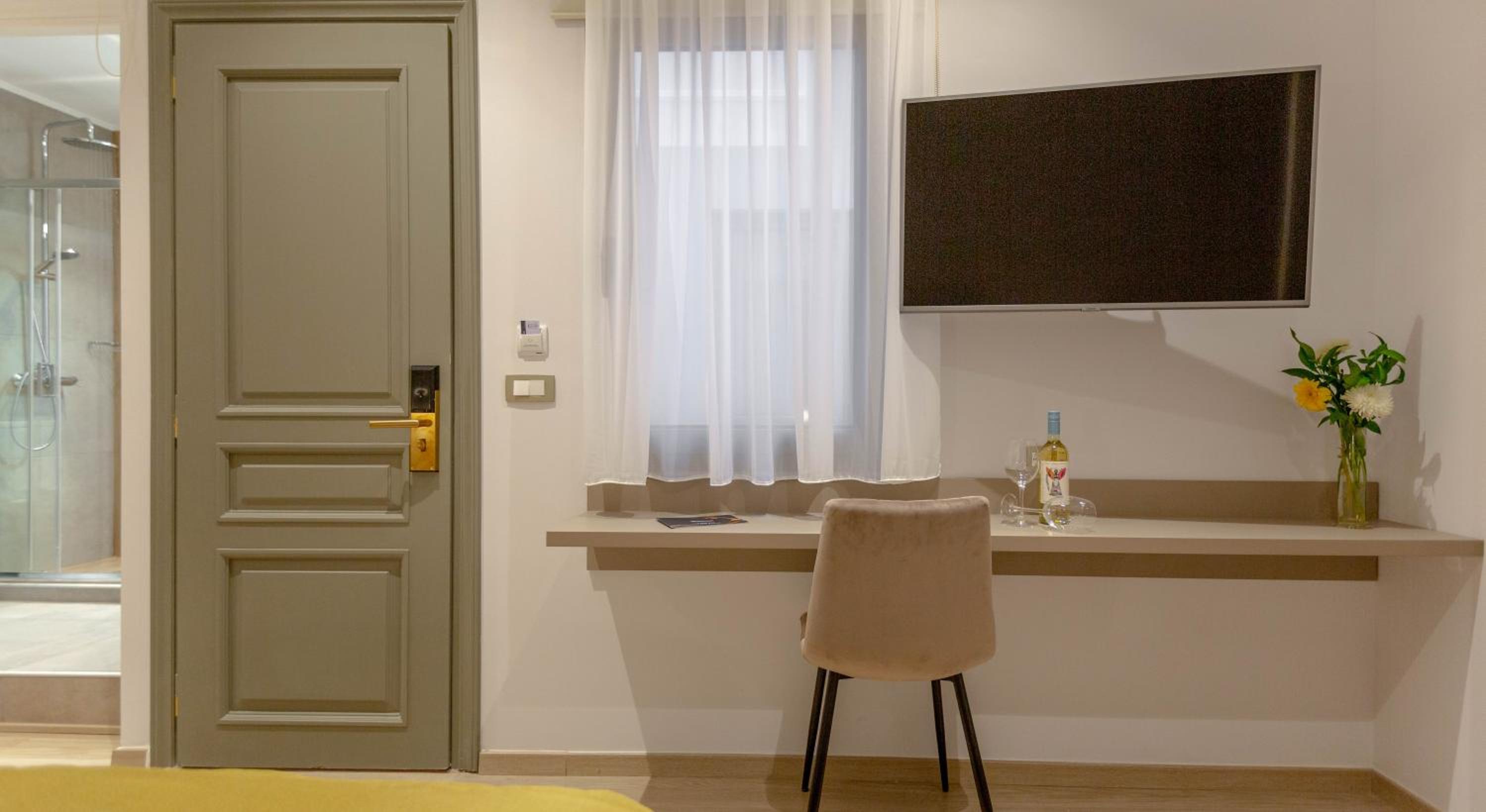 Standard Triple Room with Internal View - Photo 5