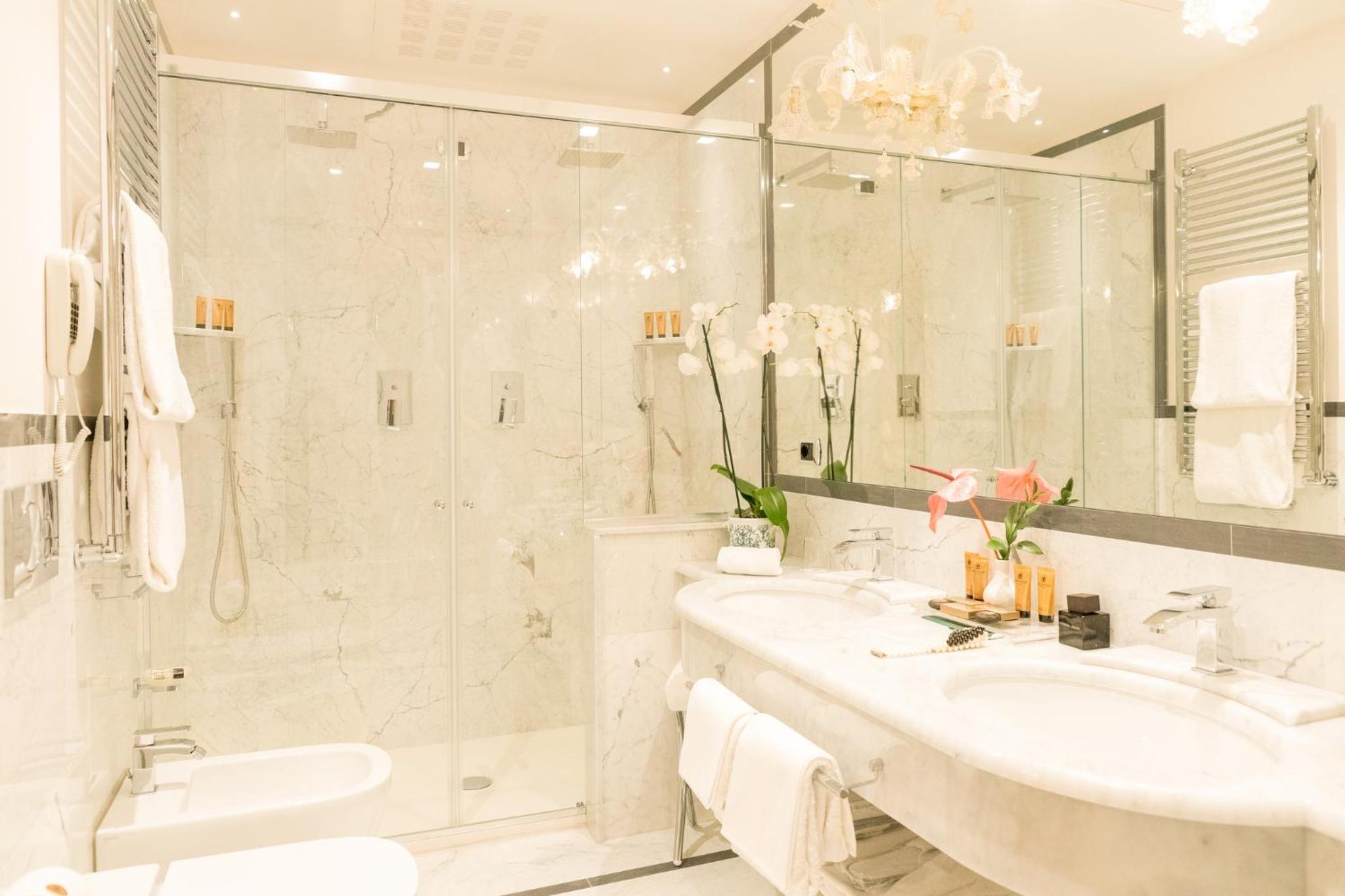 Executive Suite - Photo 5