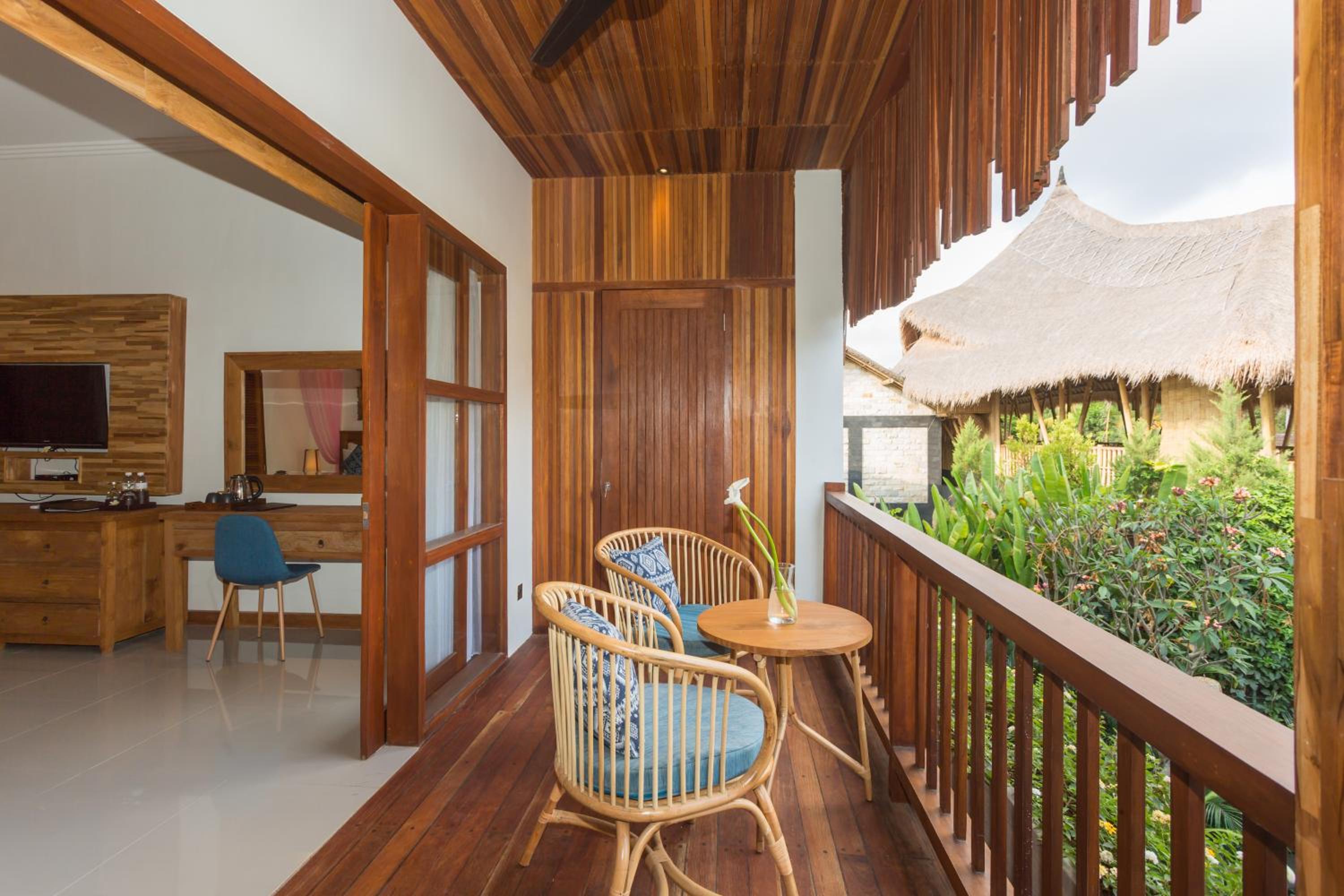 Suite with Pool View - Photo 8