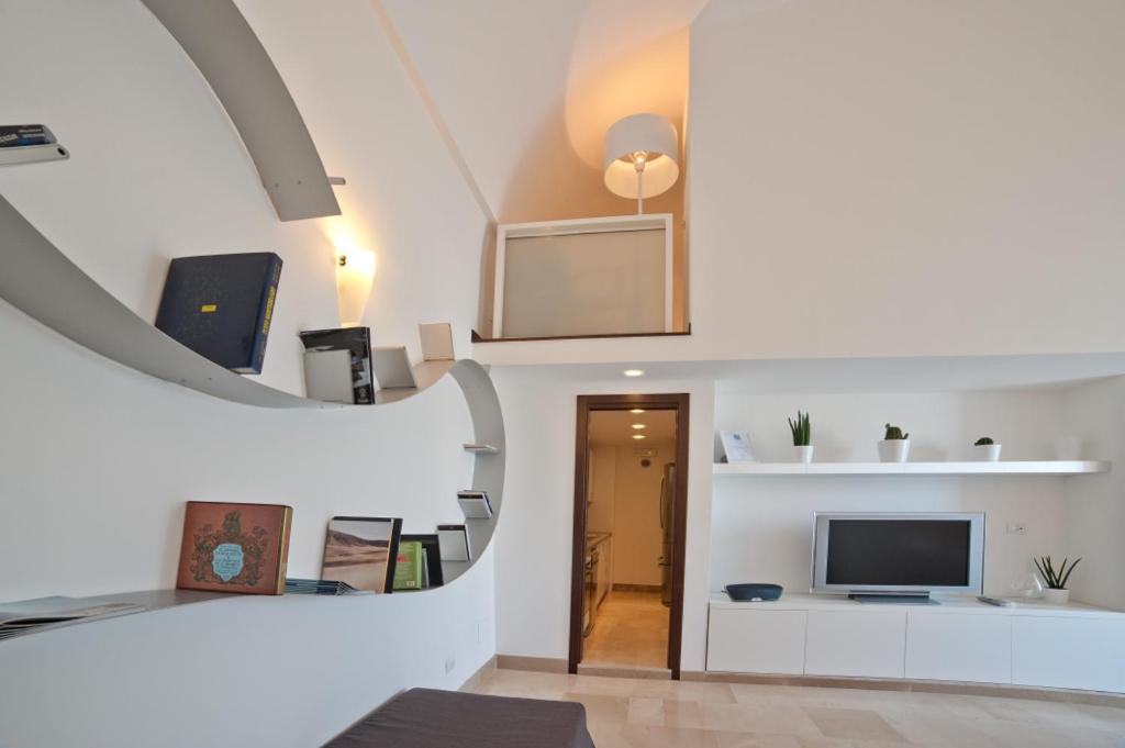 One-Bedroom Apartment with Sea View - Split Level
