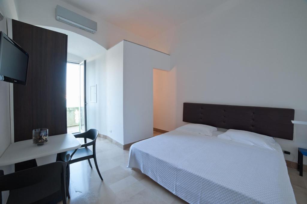 Double Room with Balcony and Sea View
