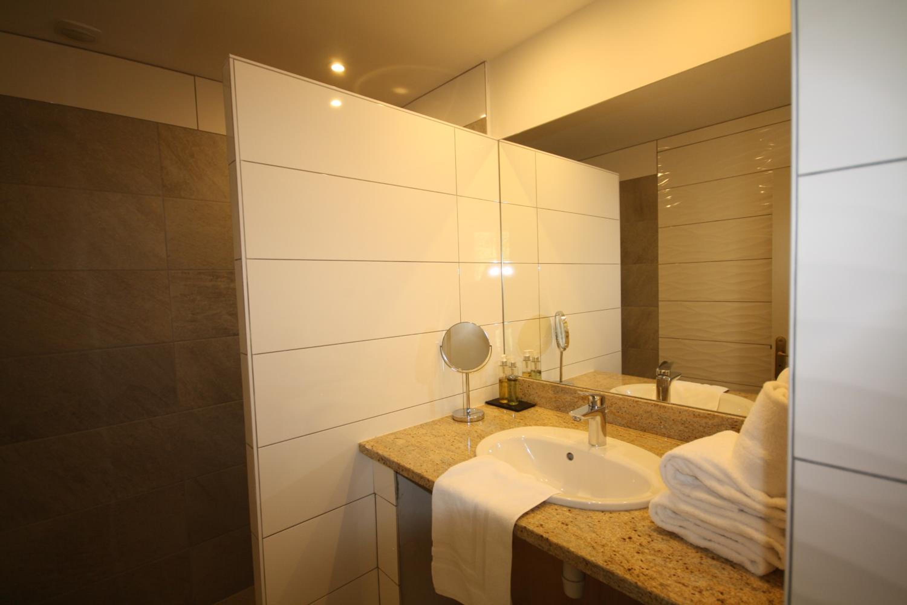 Family Room with Terrace - Photo 4