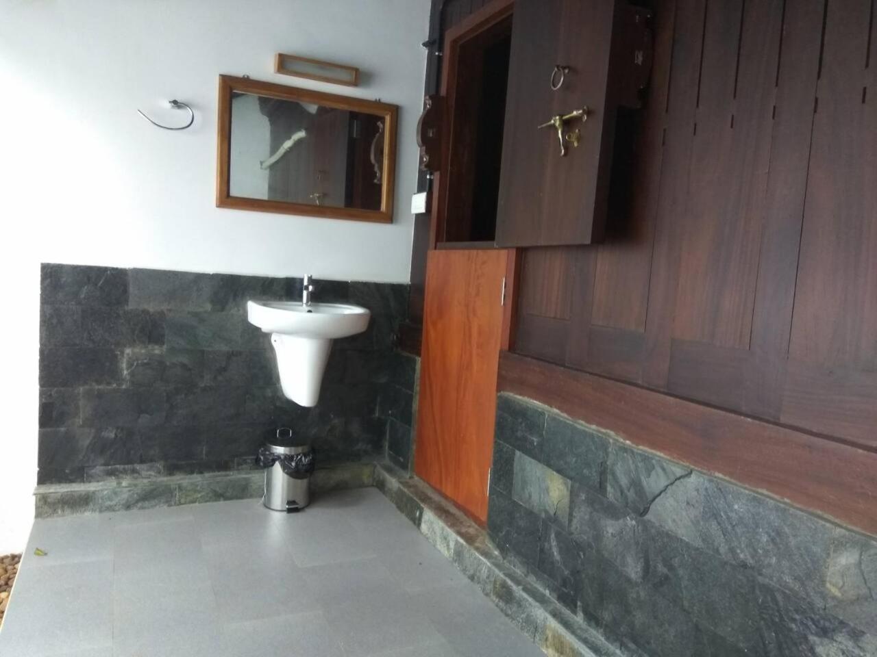Deluxe Double Or Twin Room With River View photo 2