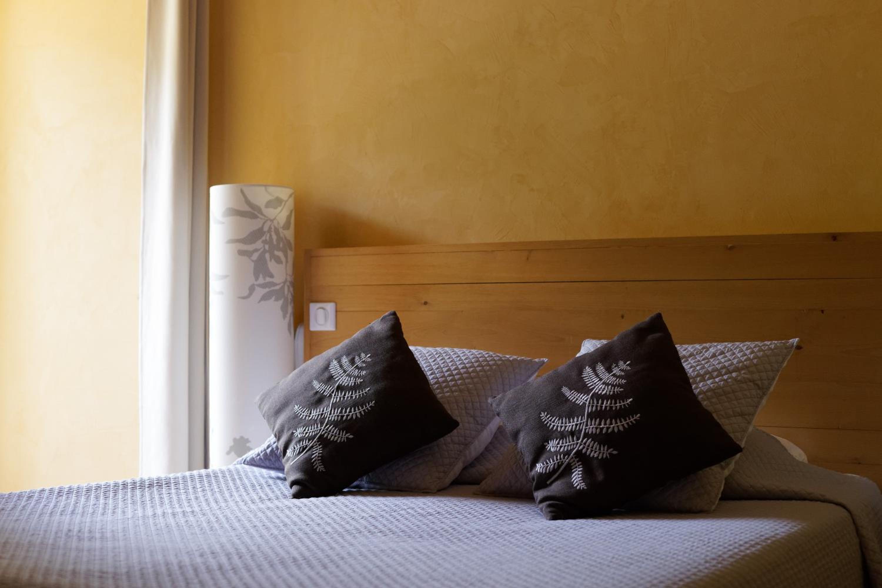 Standard Double Room - Photo 5