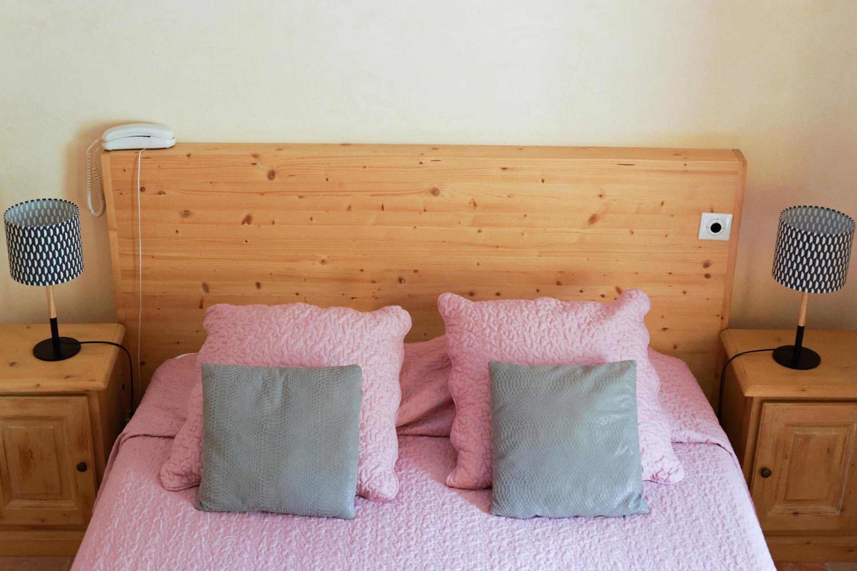 Standard Double Room - Photo 2