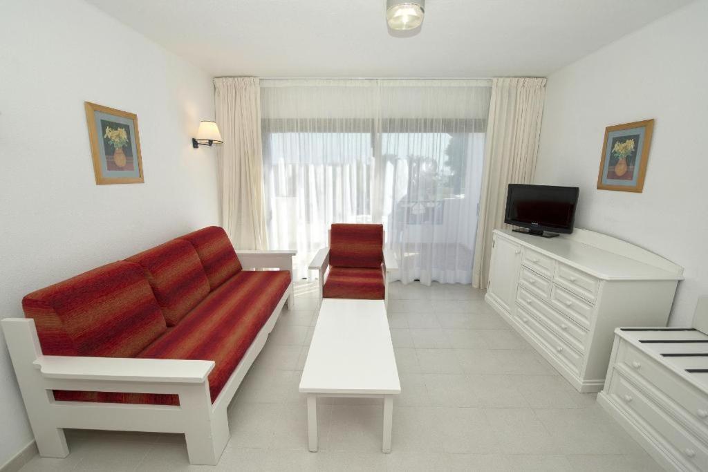 Habitación Familiar Básica (2 adultos + 1 niño)