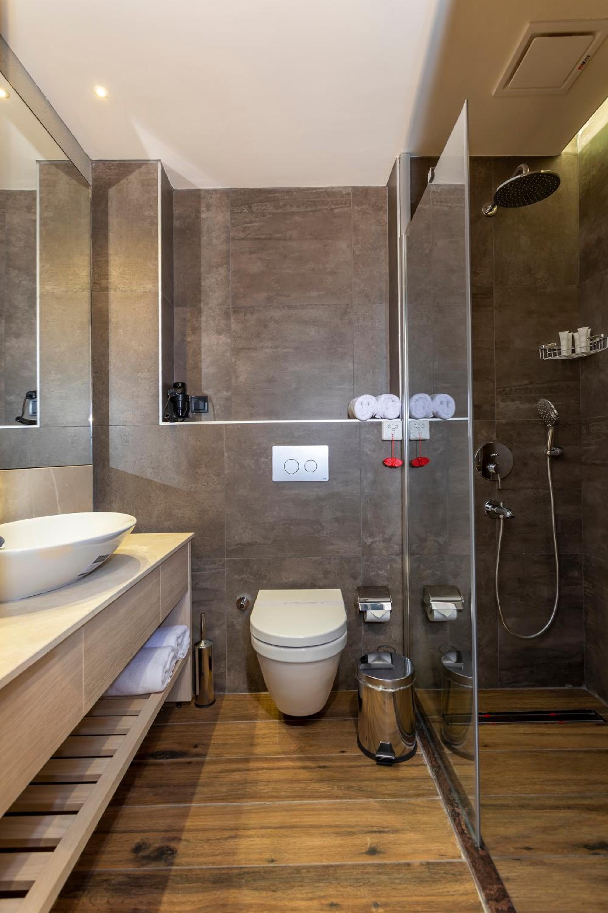 Deluxe Double or Twin Room - Photo 3