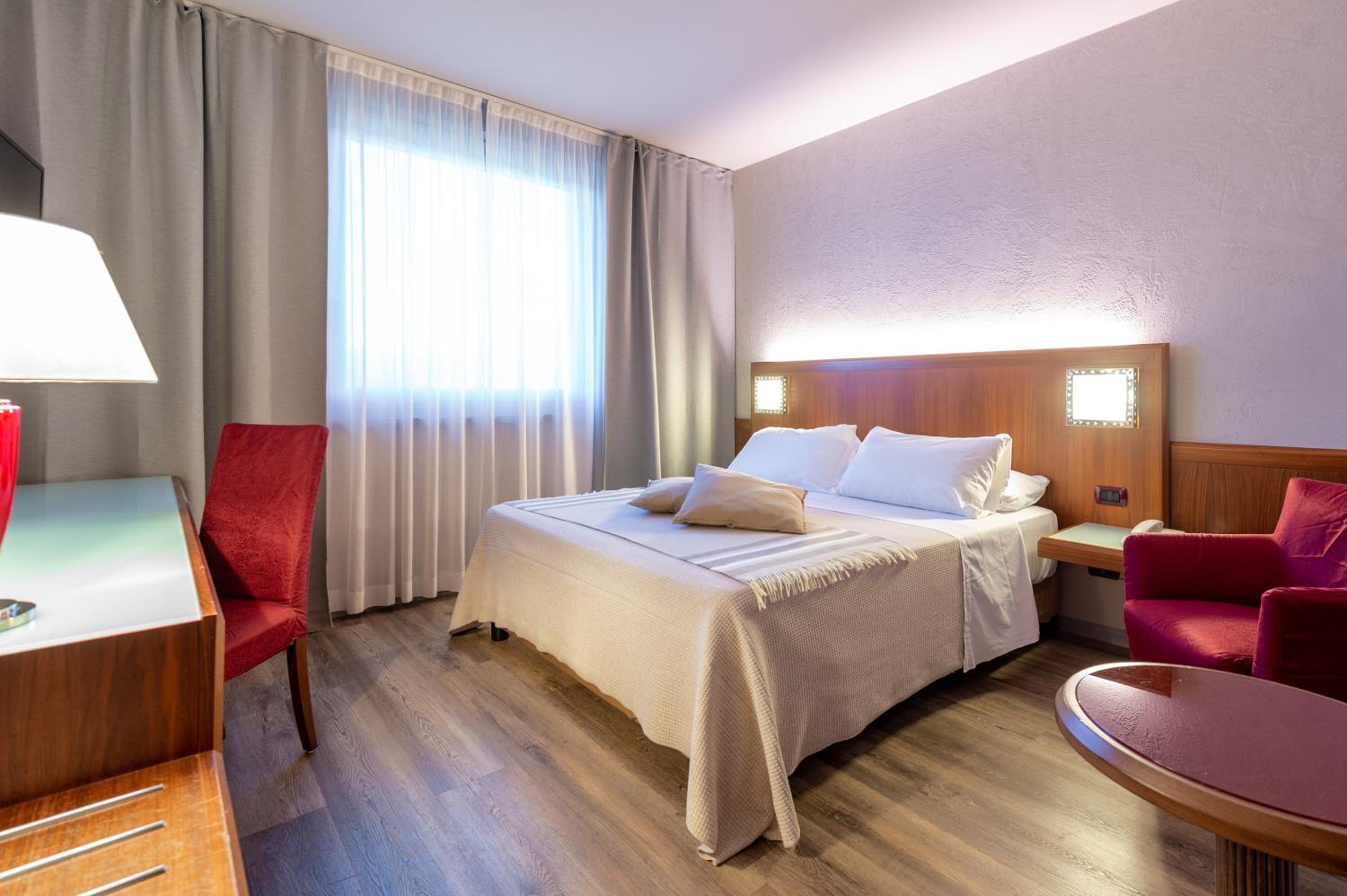 Deluxe Twin Room - Photo 11