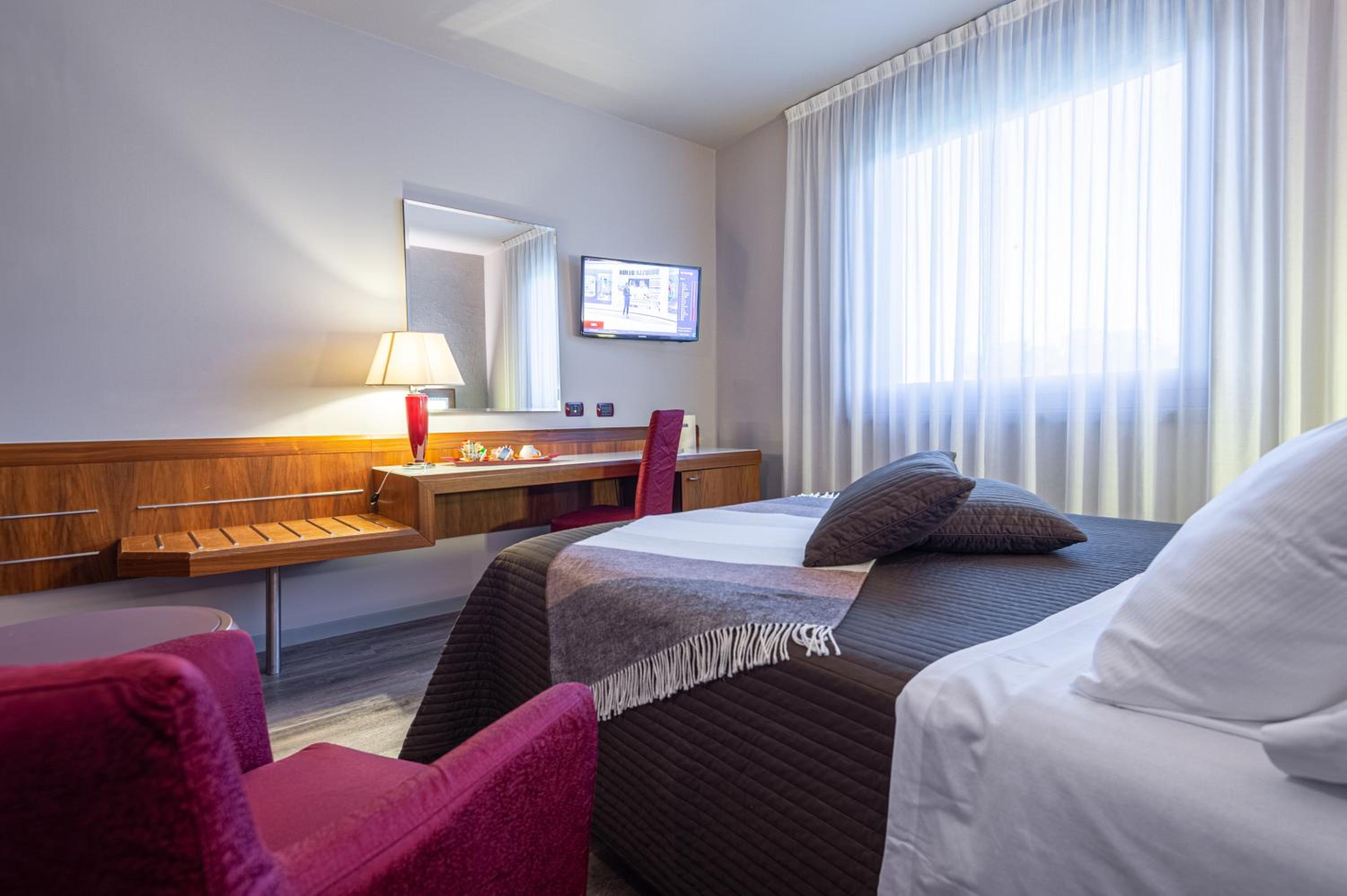 Deluxe Twin Room - Photo 10