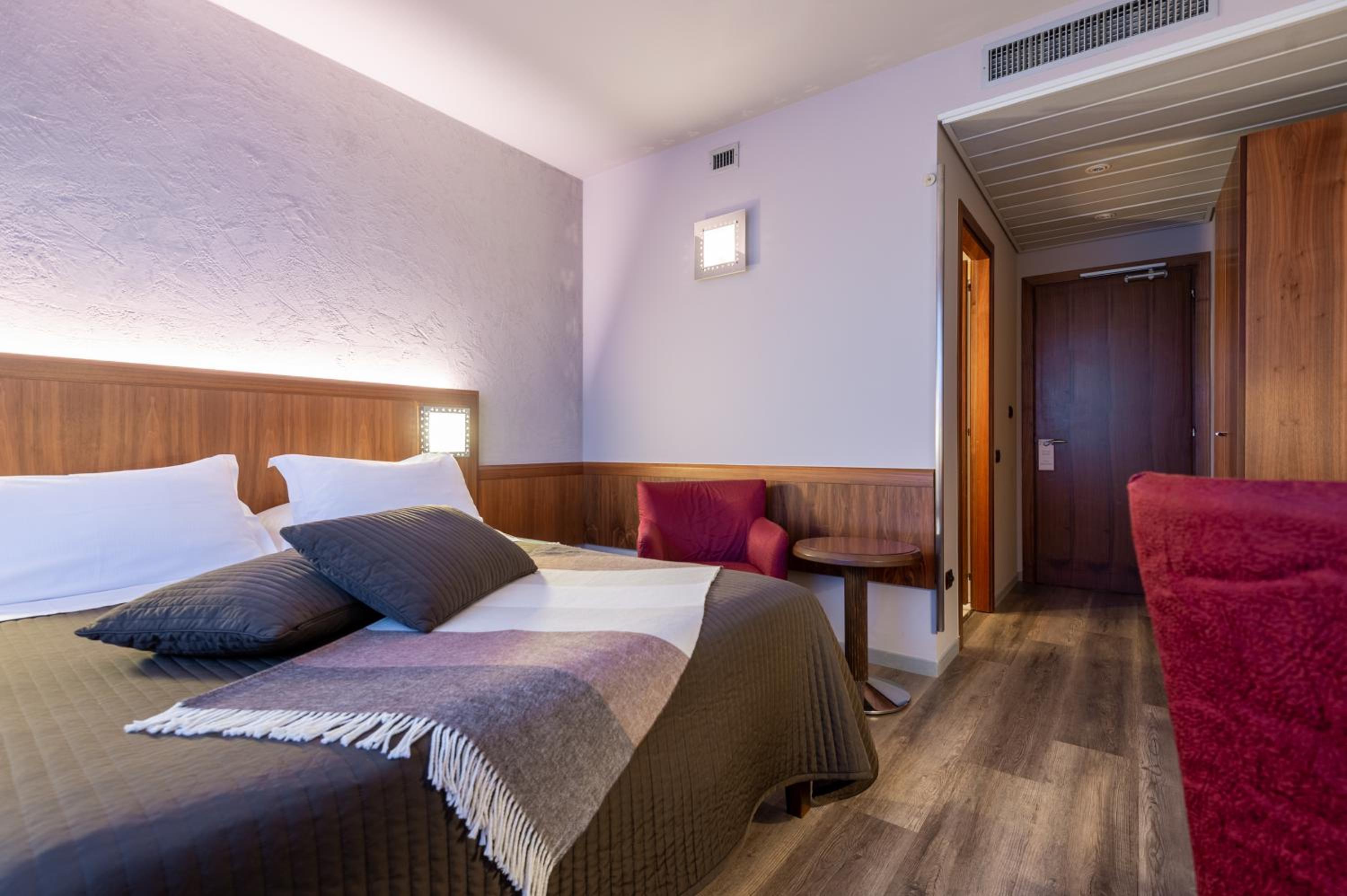 Deluxe Twin Room - Photo 8