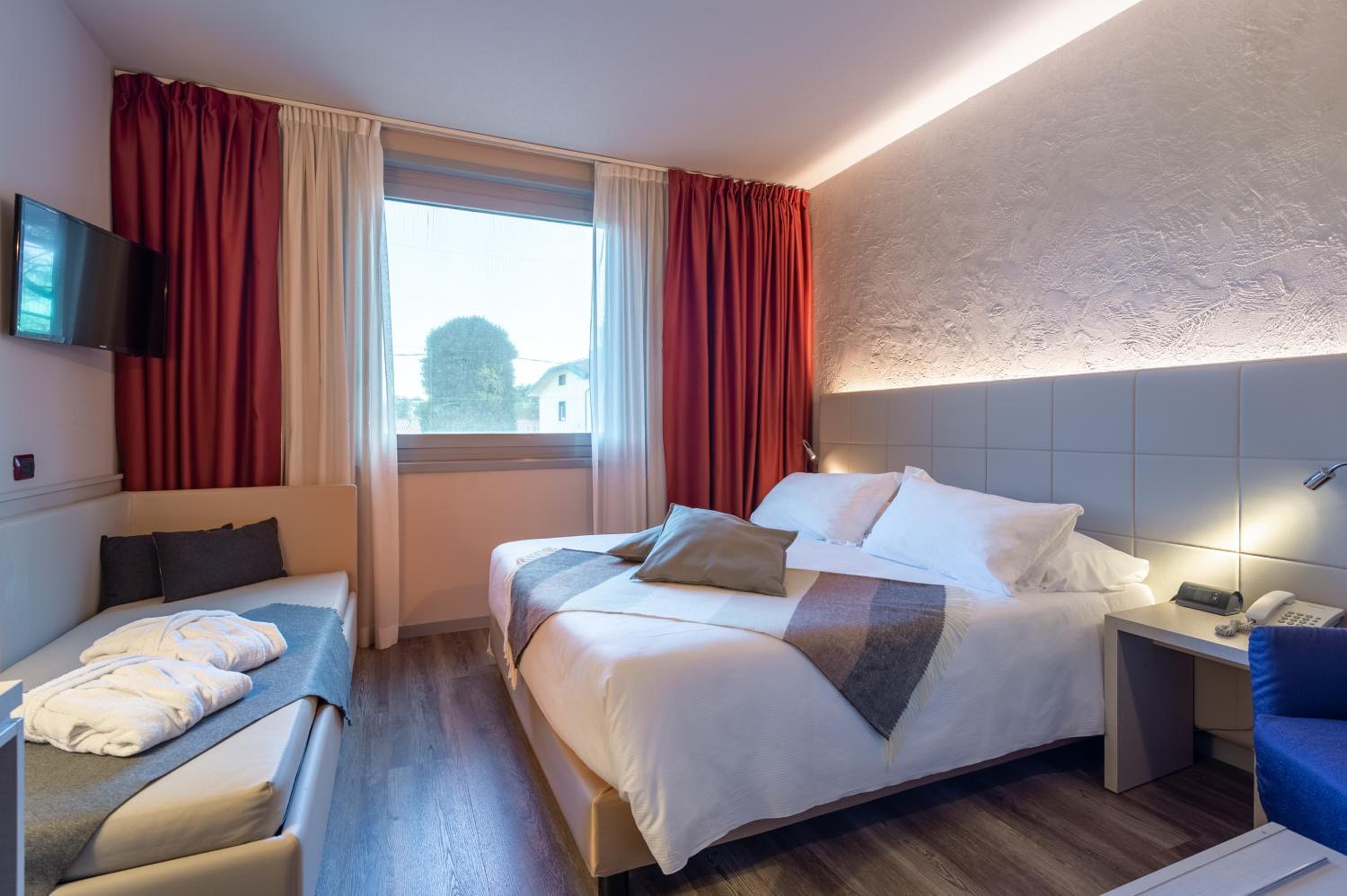 Deluxe Room - Photo 1