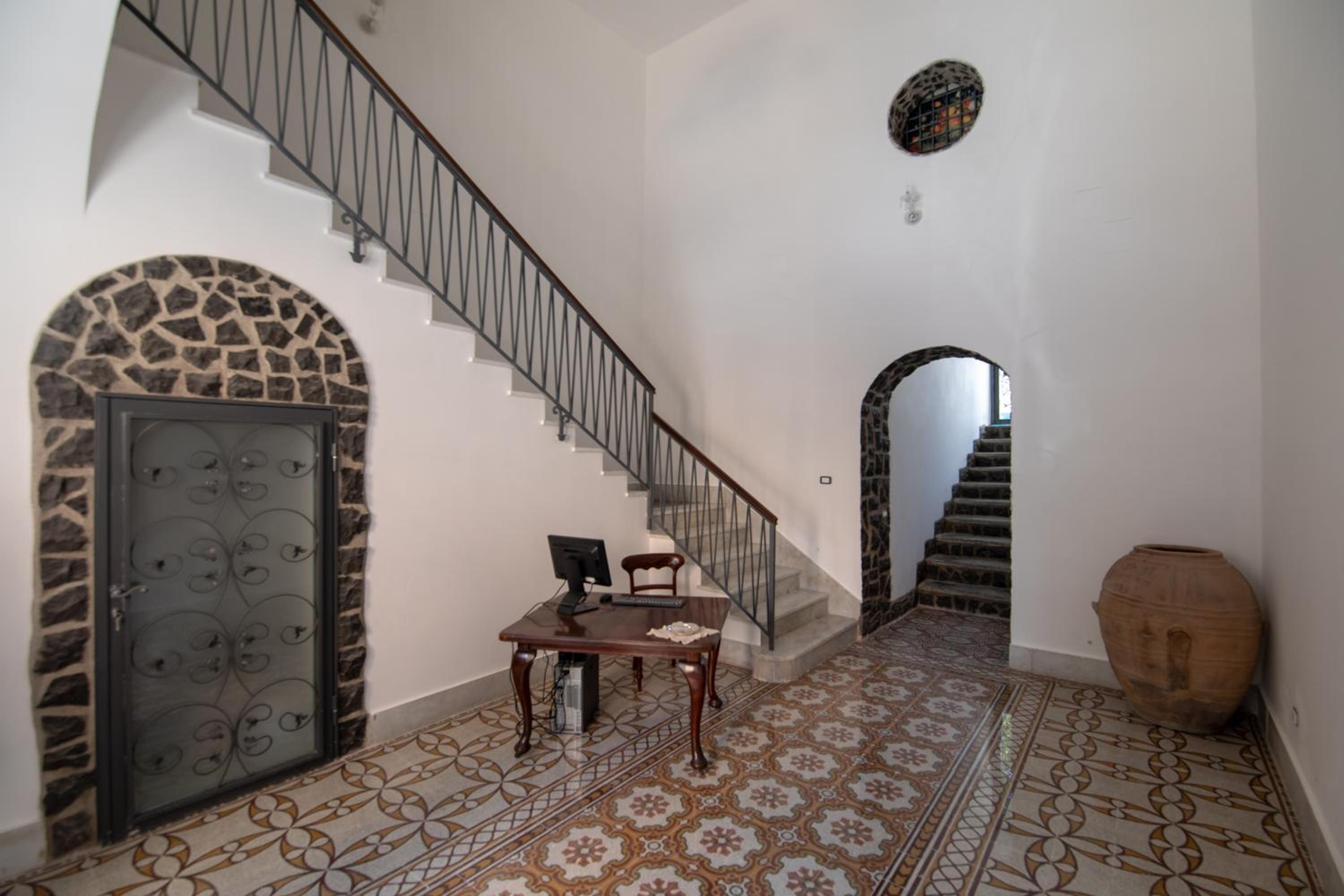 Double Room with Balcony - Photo 11