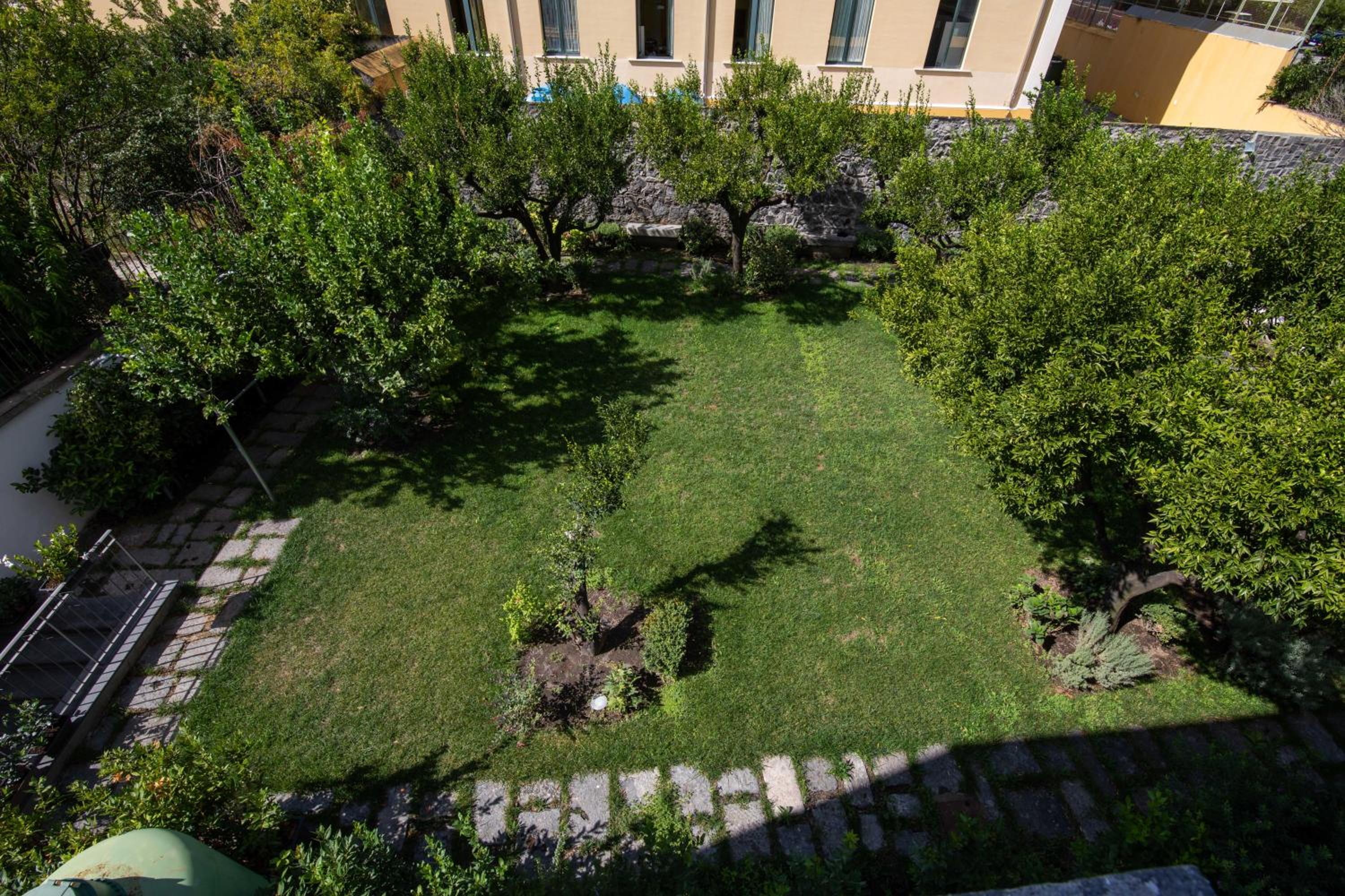 Double Room with Balcony - Photo 13