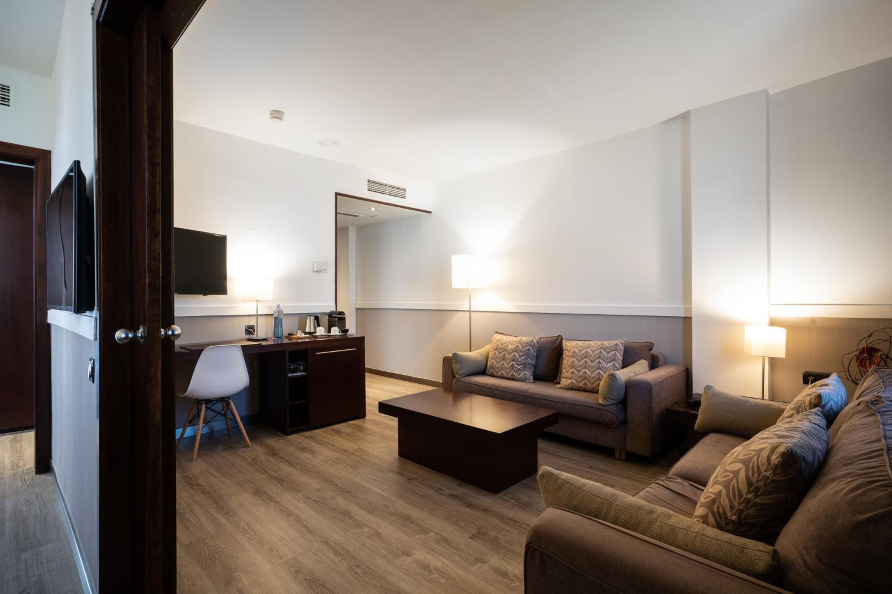 Suite - Photo 5