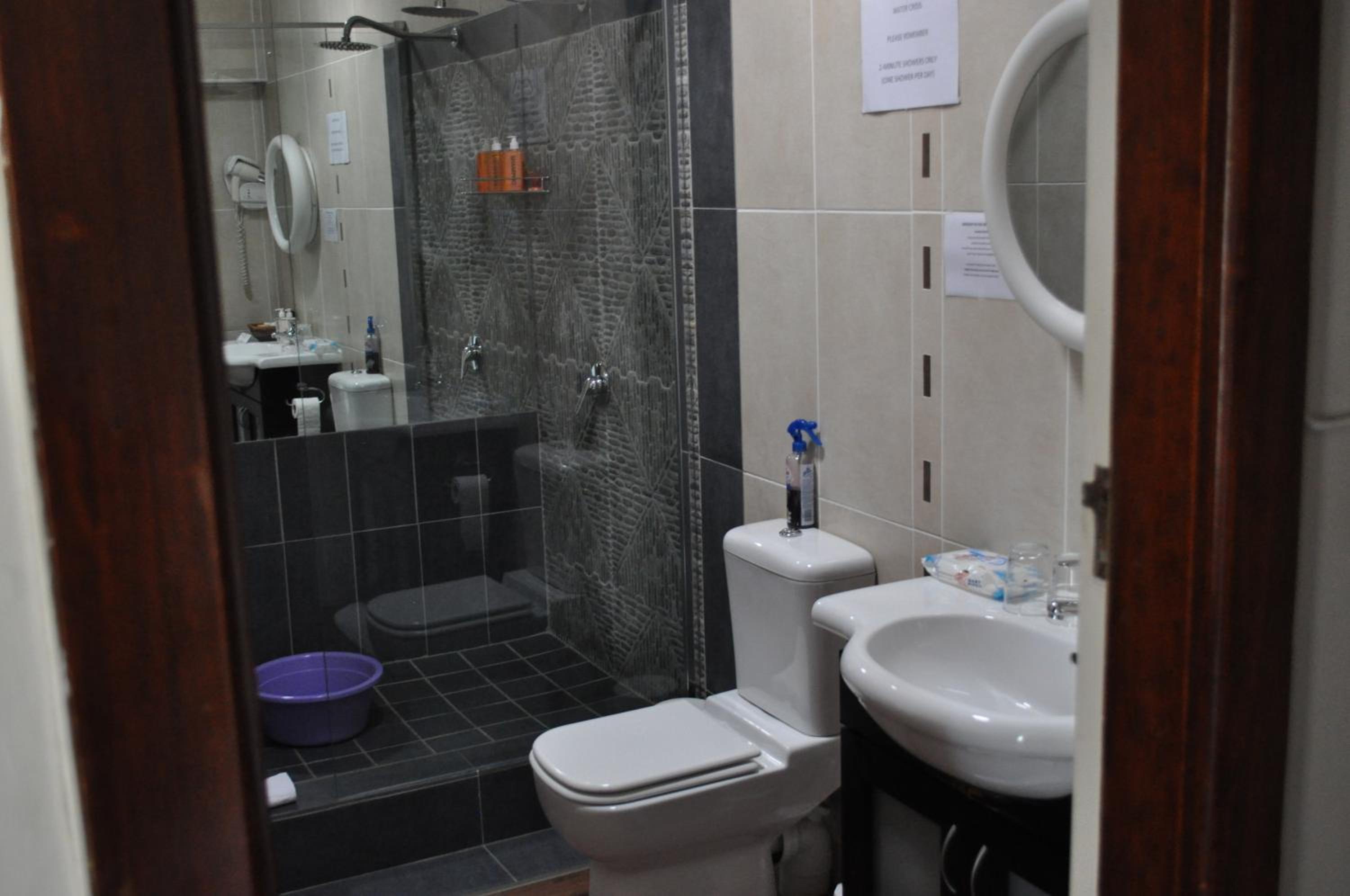 Double or Twin Room with Pool View - Photo 5