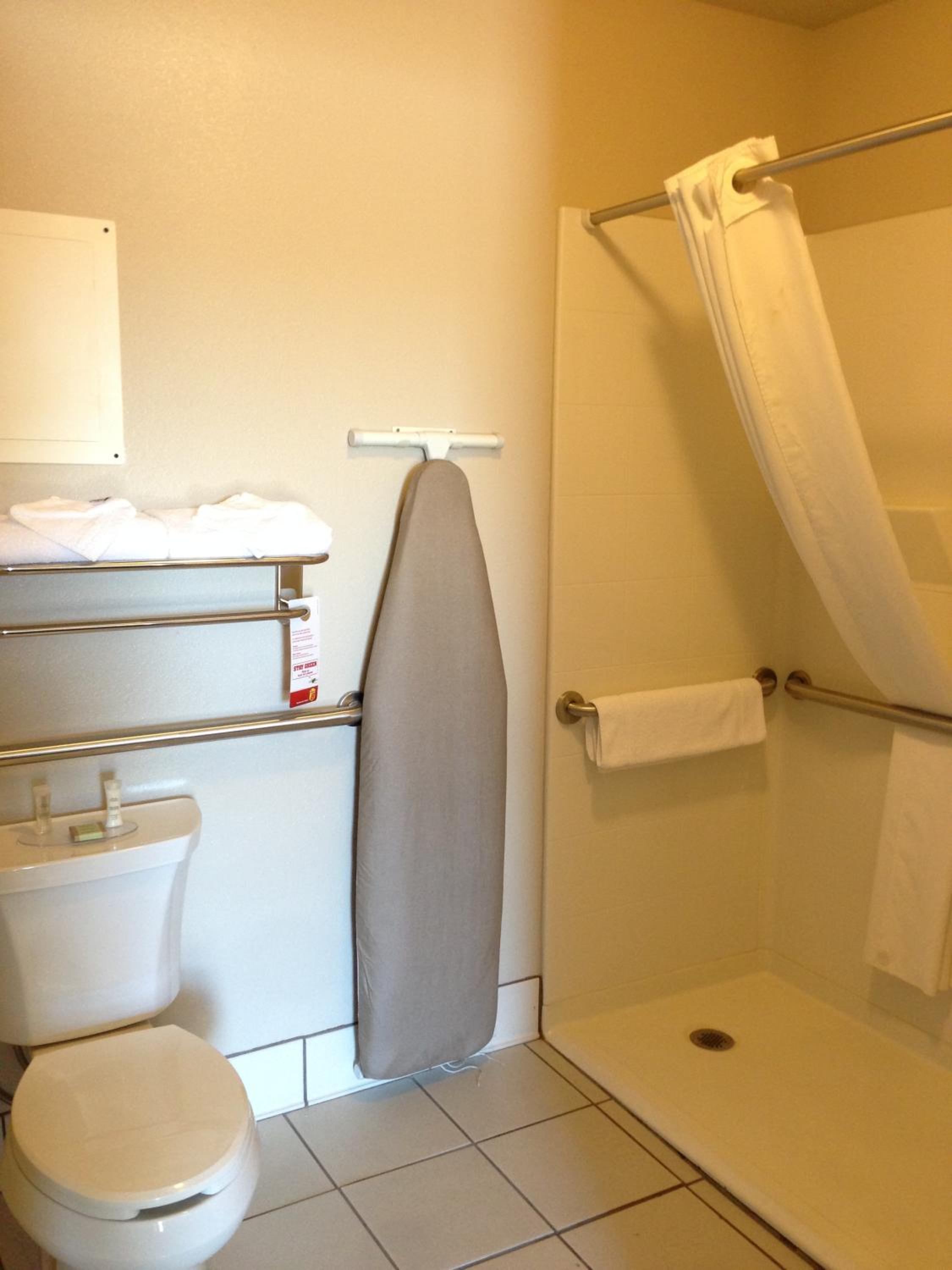 Queen Room - Mobility Access/Non-Smoking - Photo 2