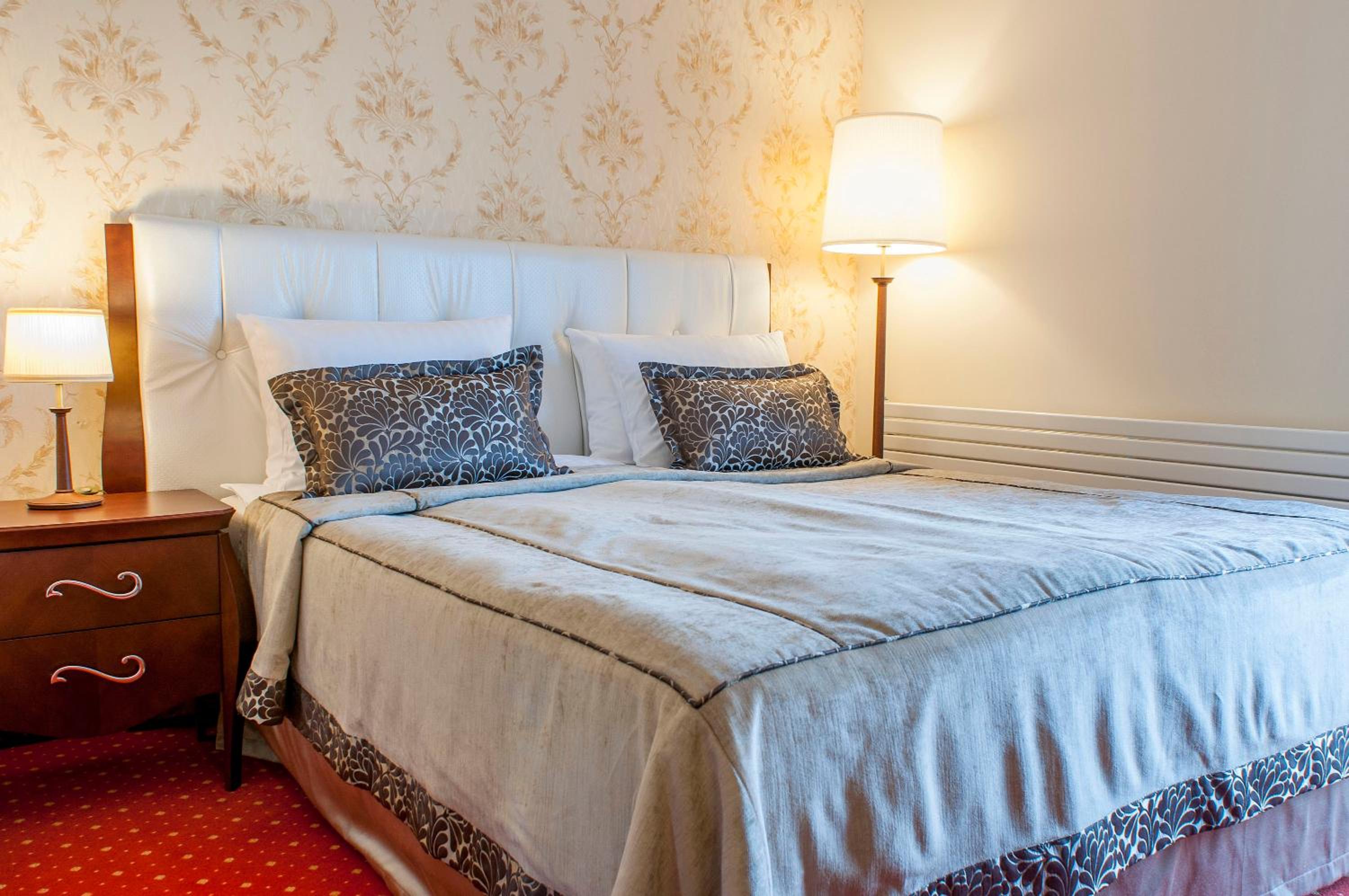 One-Bedroom Apartment with Balcony - Photo 4