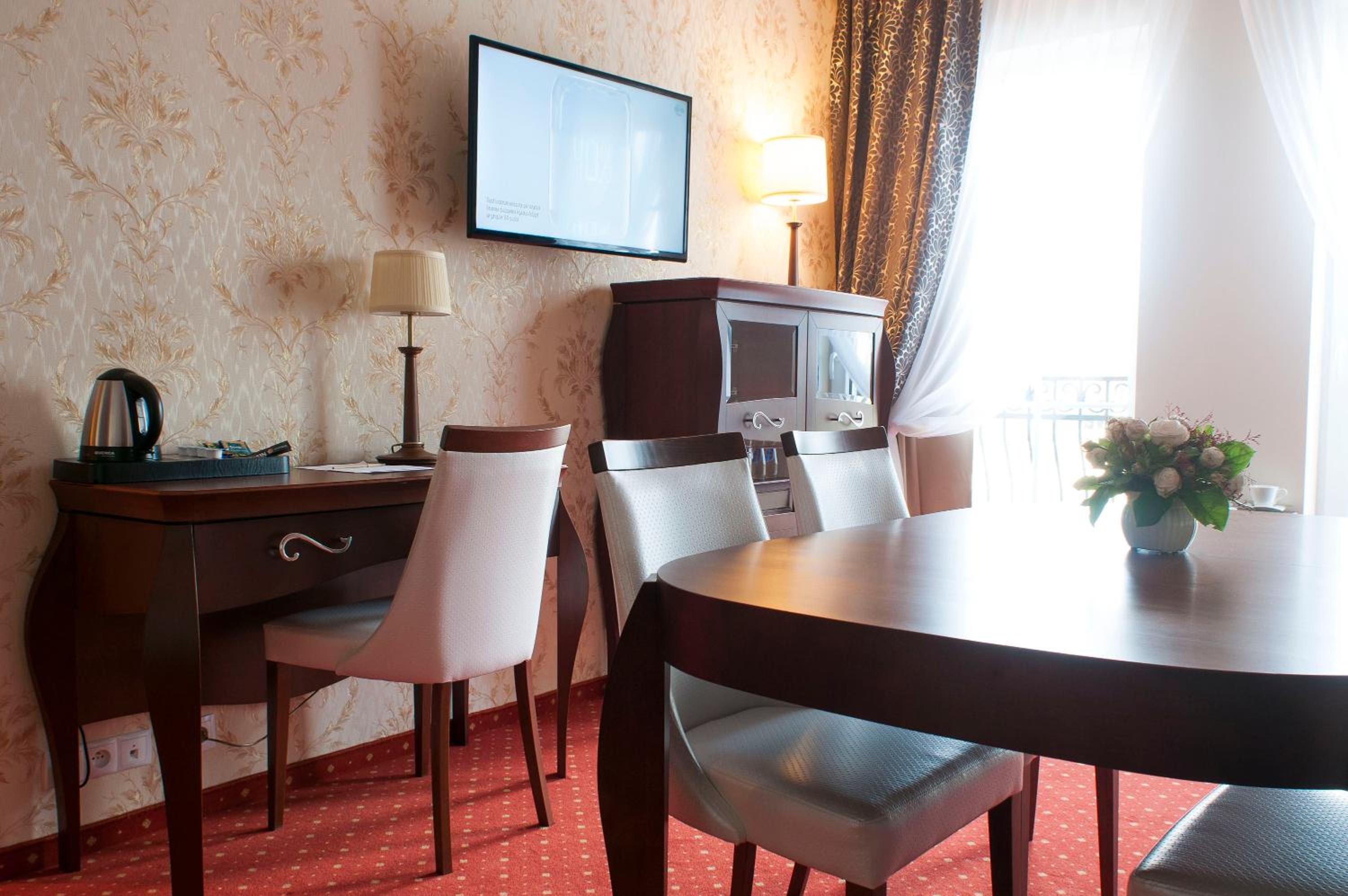 One-Bedroom Apartment with Balcony - Photo 1