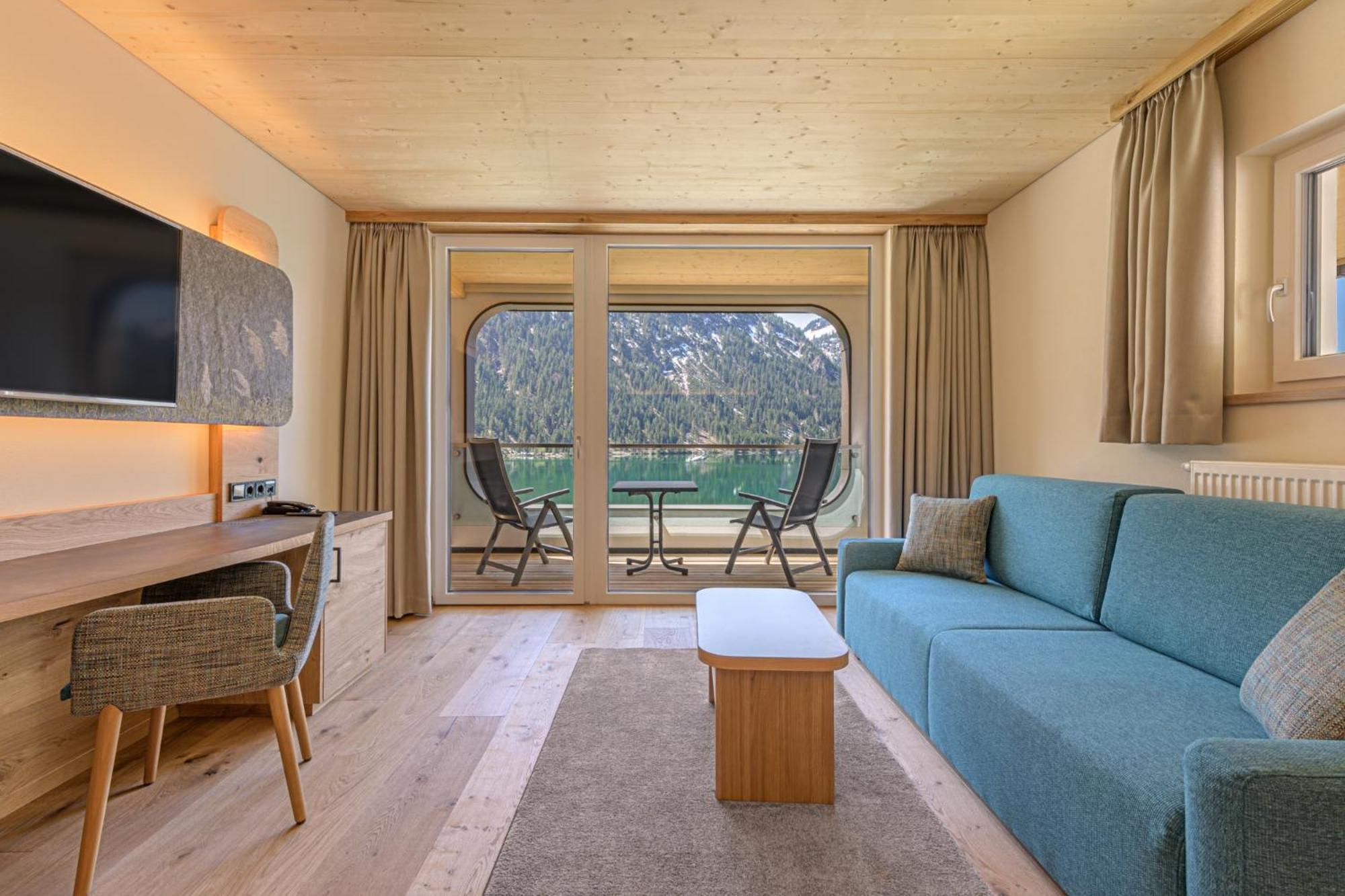 Suite with Lake View photo 1
