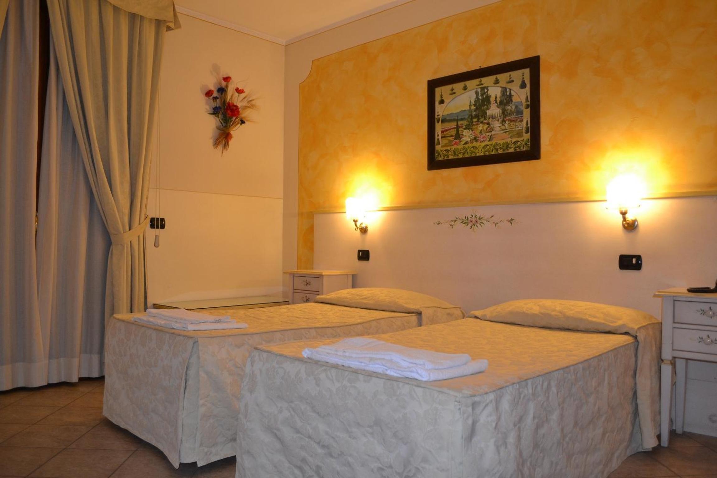 Double or Twin Room photo 2