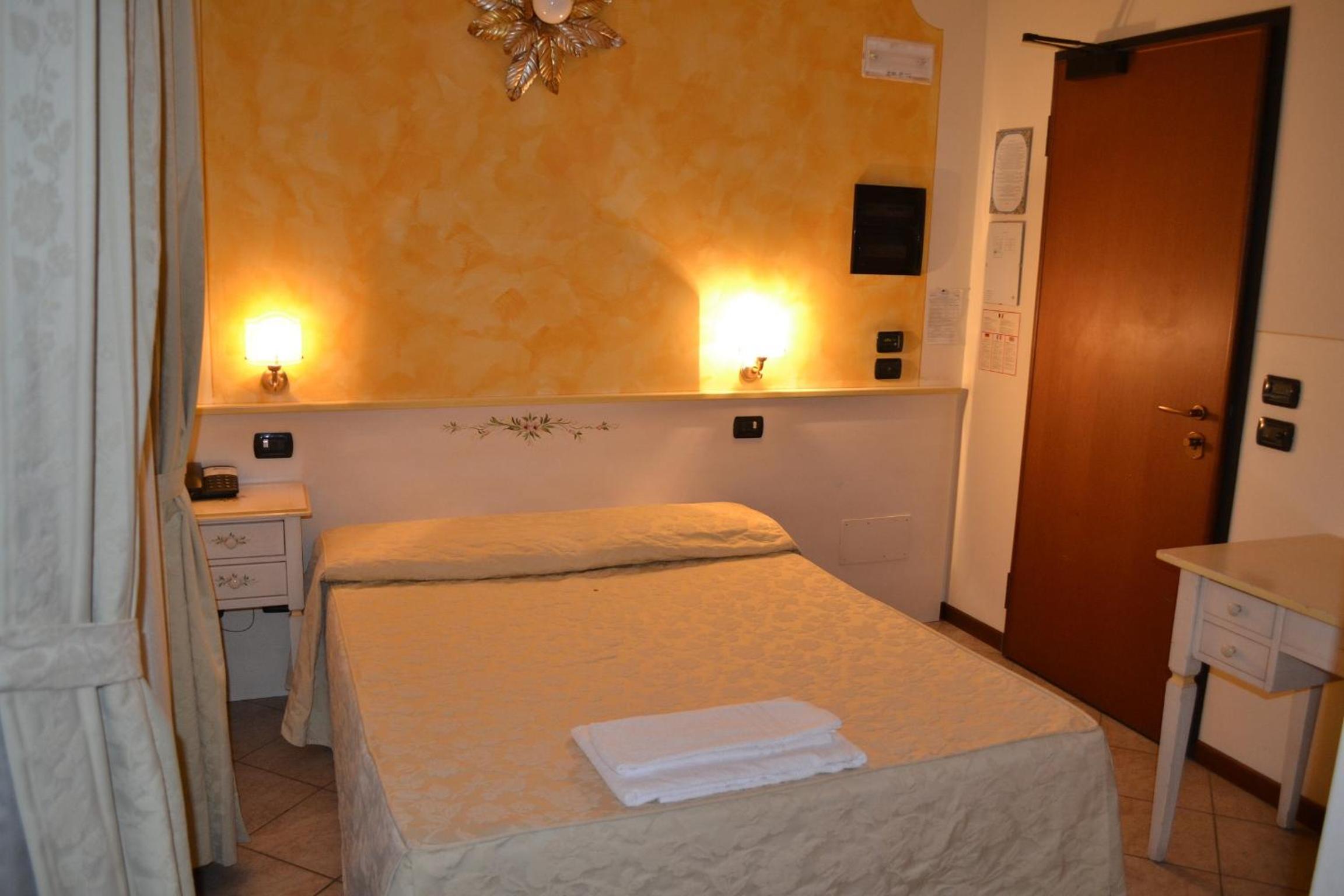 Single Room photo 2