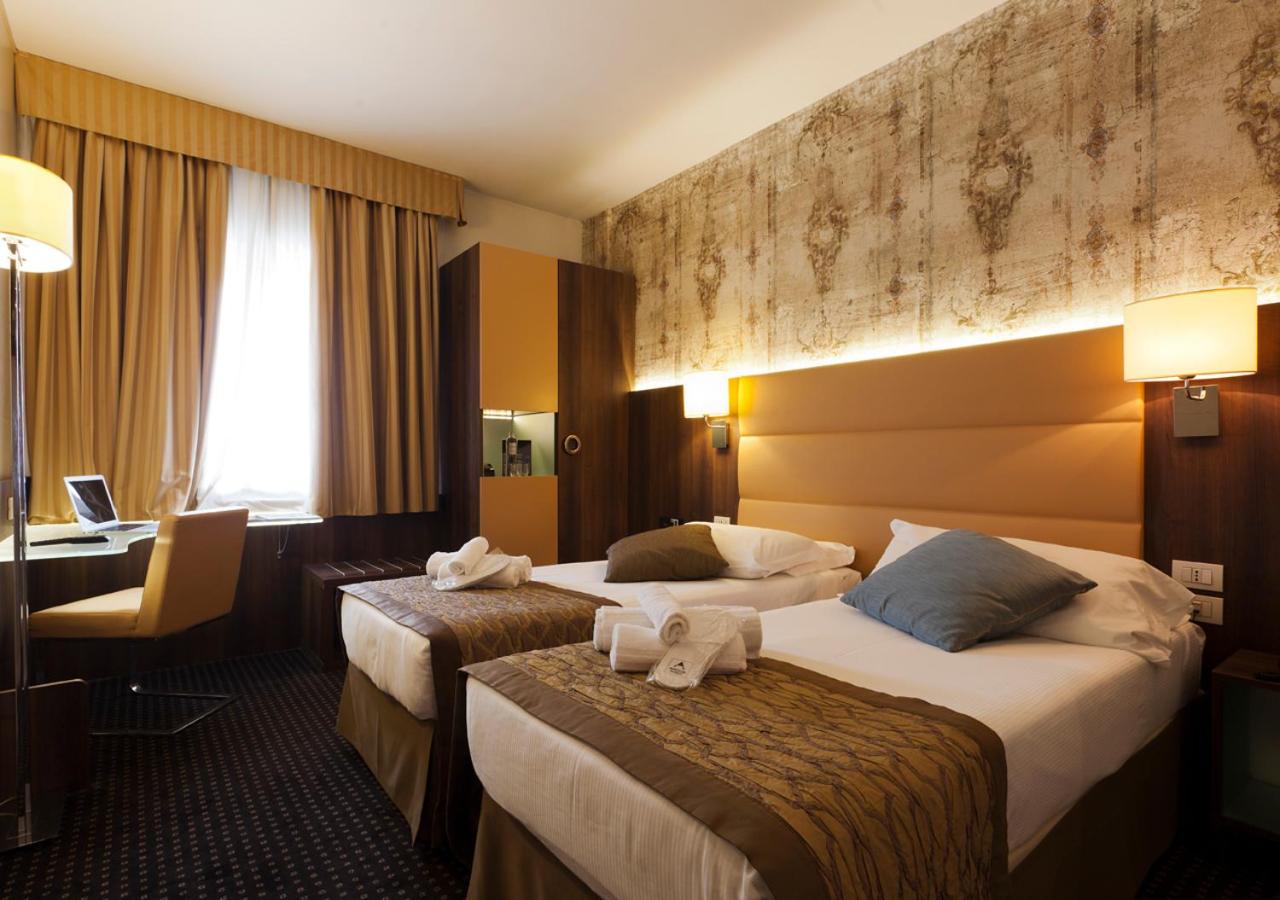 Twin Room - Photo 1