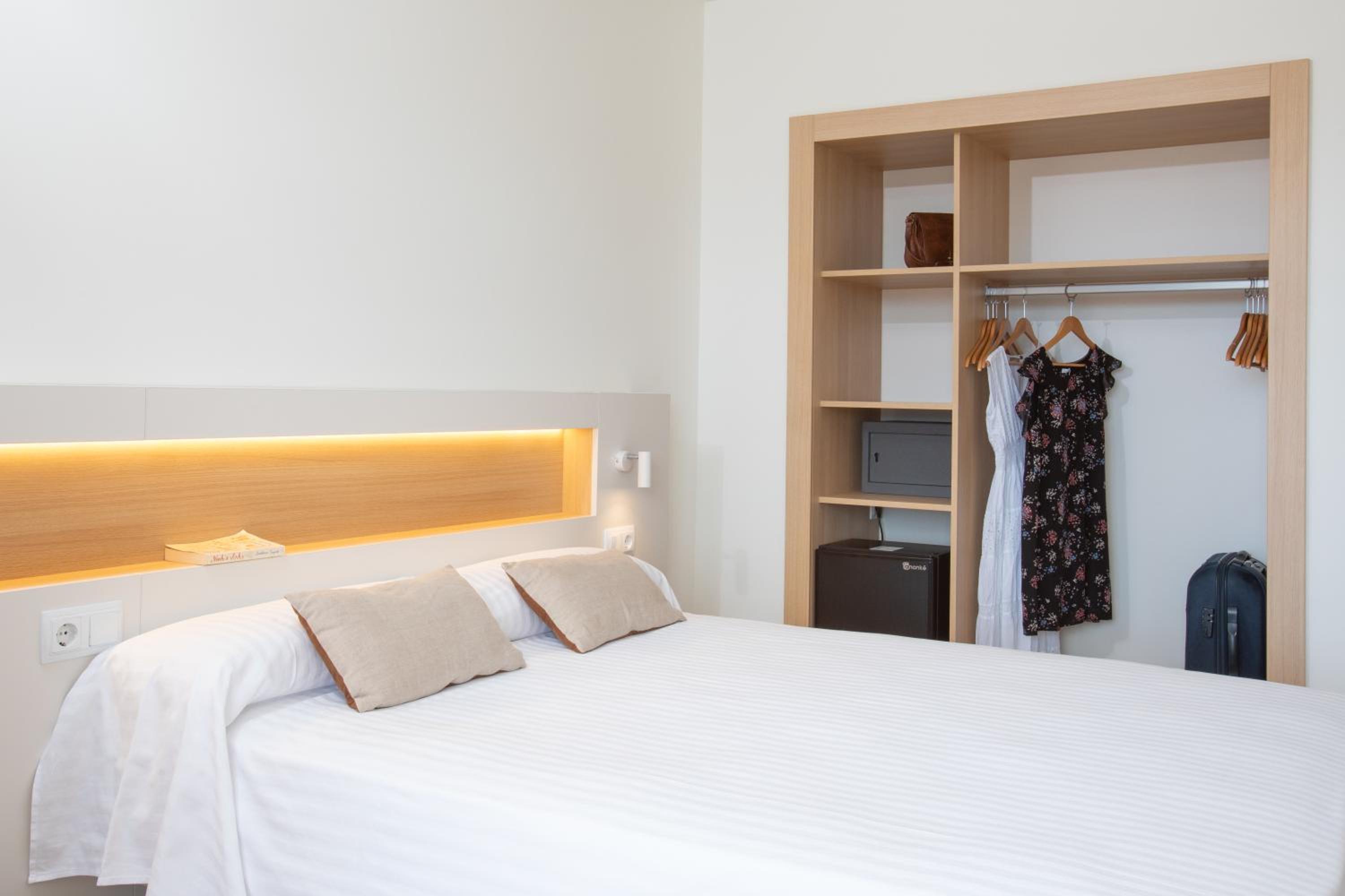 Double or Twin Room - Photo 14