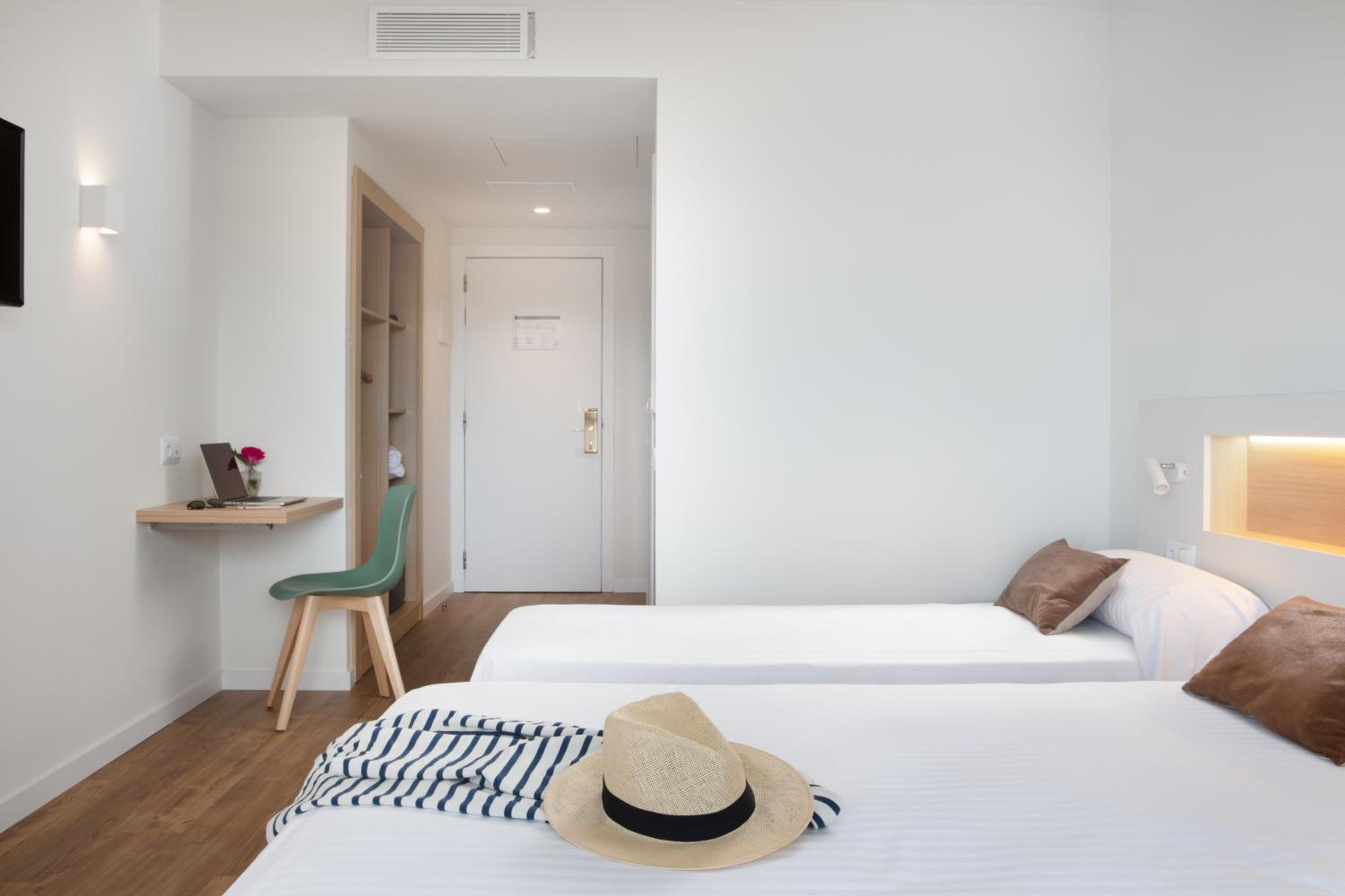 Double or Twin Room - Photo 17