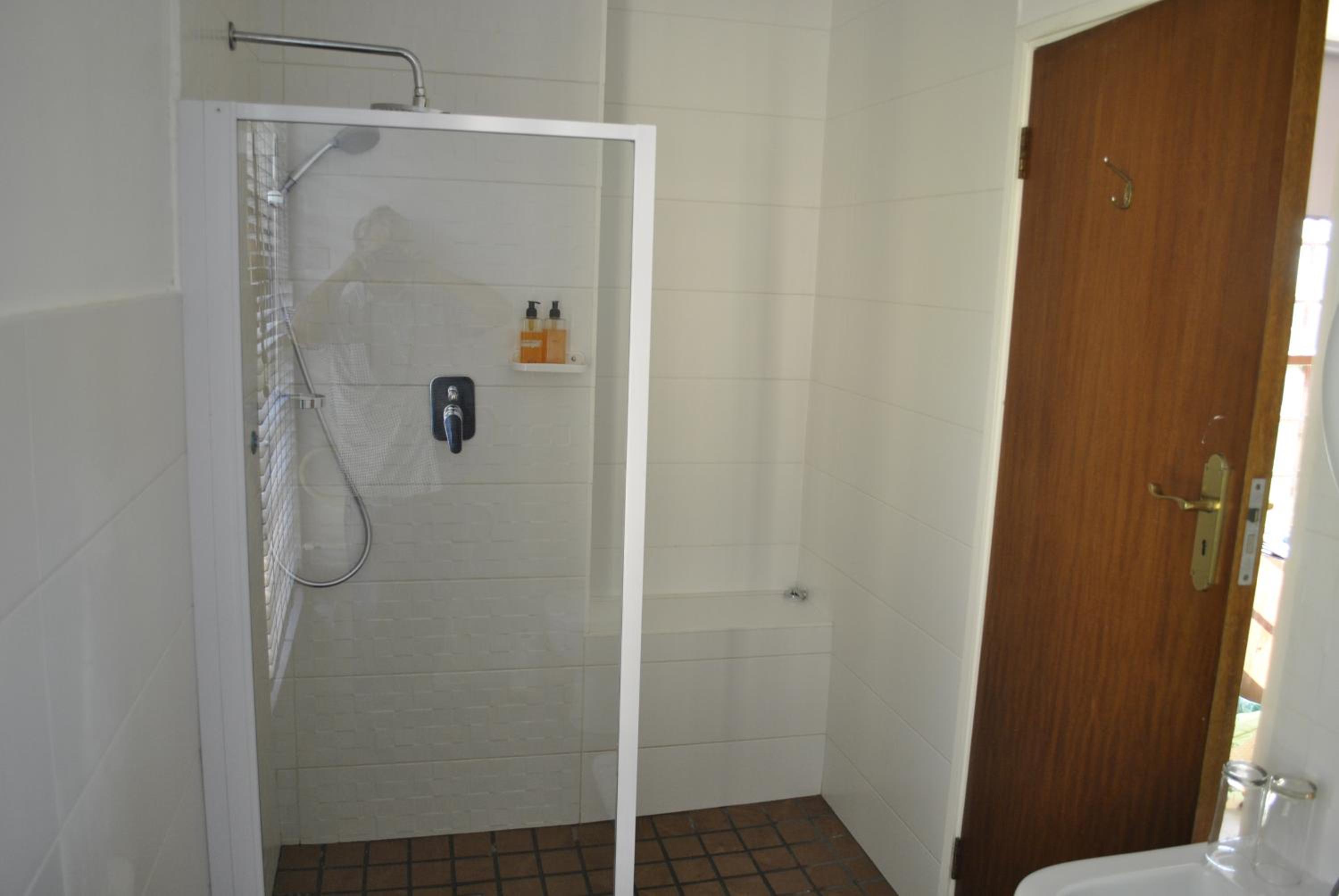Double Room with Garden View - Photo 6