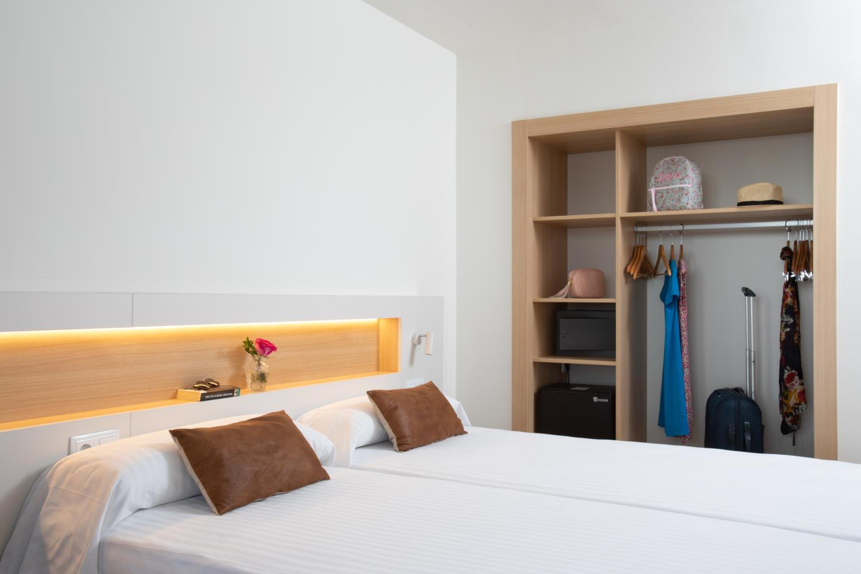 Double or Twin Room - Photo 4