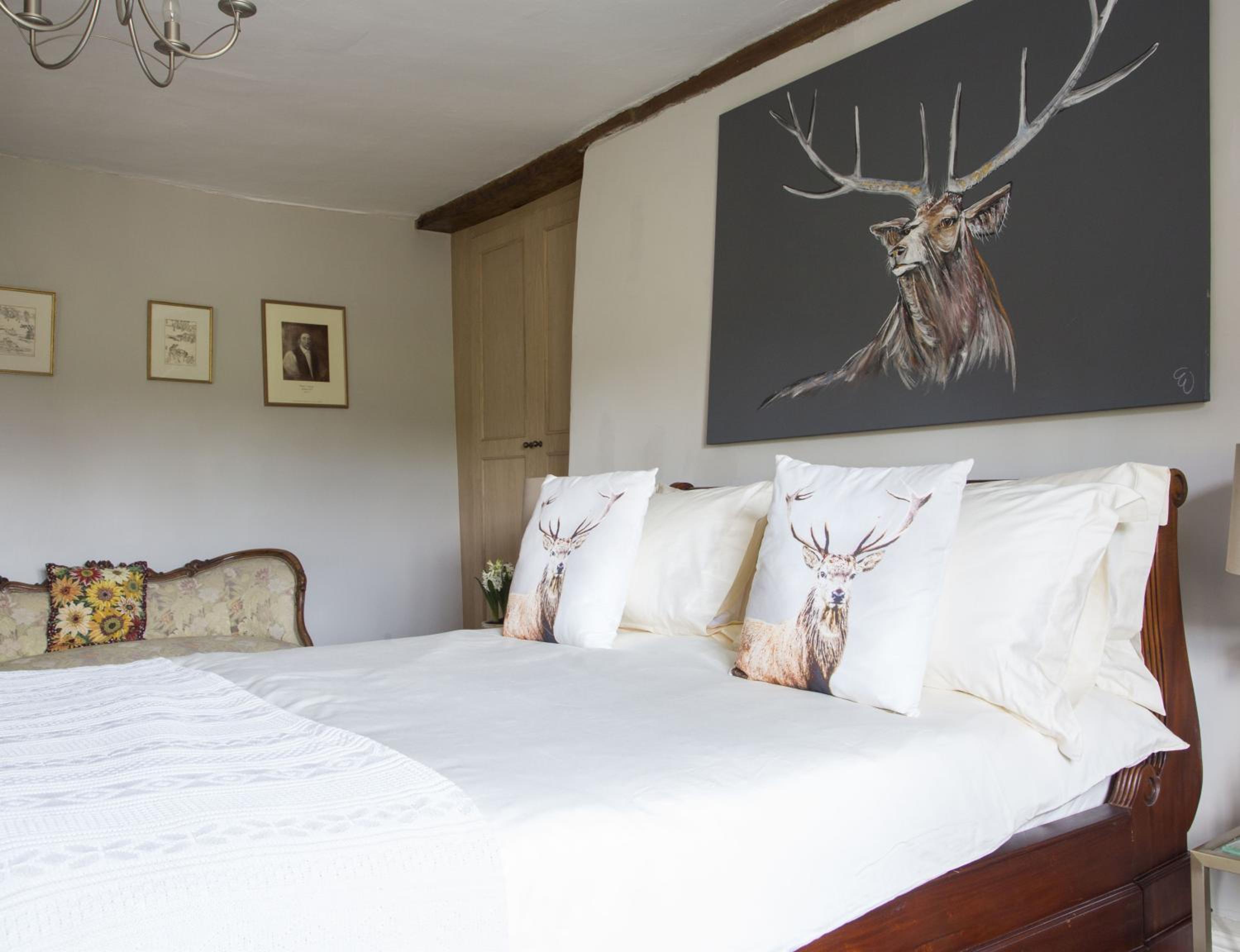Deluxe King Room - Photo 2