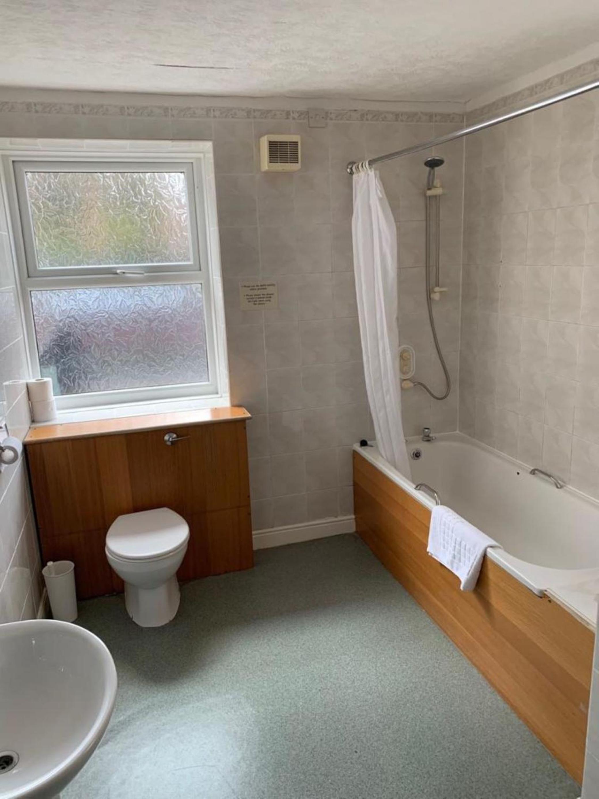 Superior Quadruple Room - Photo 4