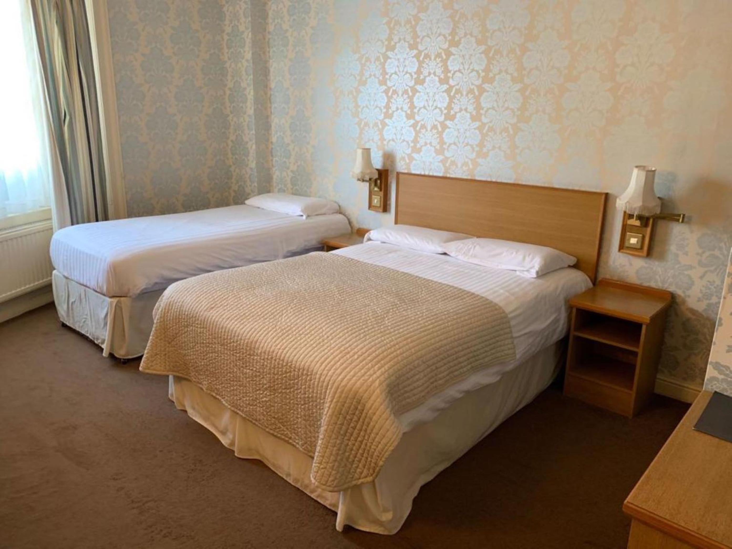 Triple Room with Bath - Photo 1
