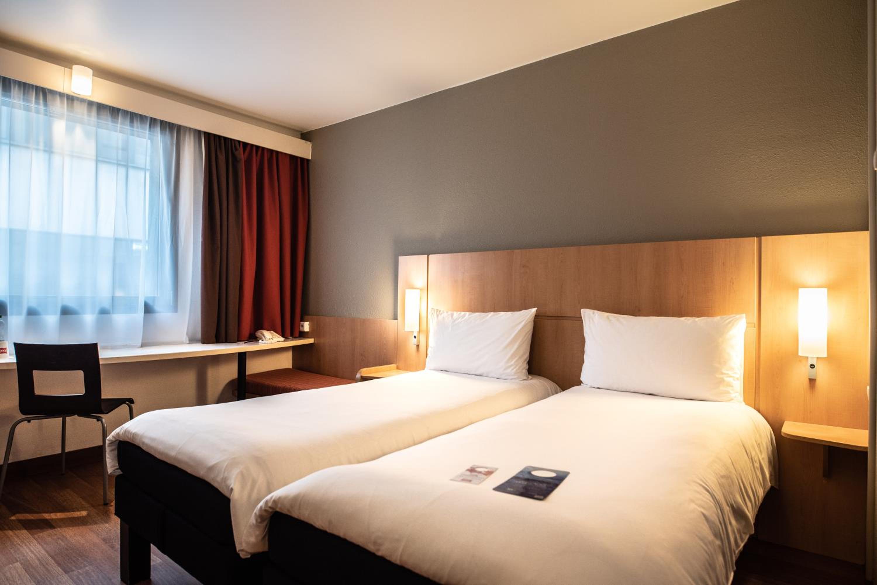 Twin Room - Photo 1