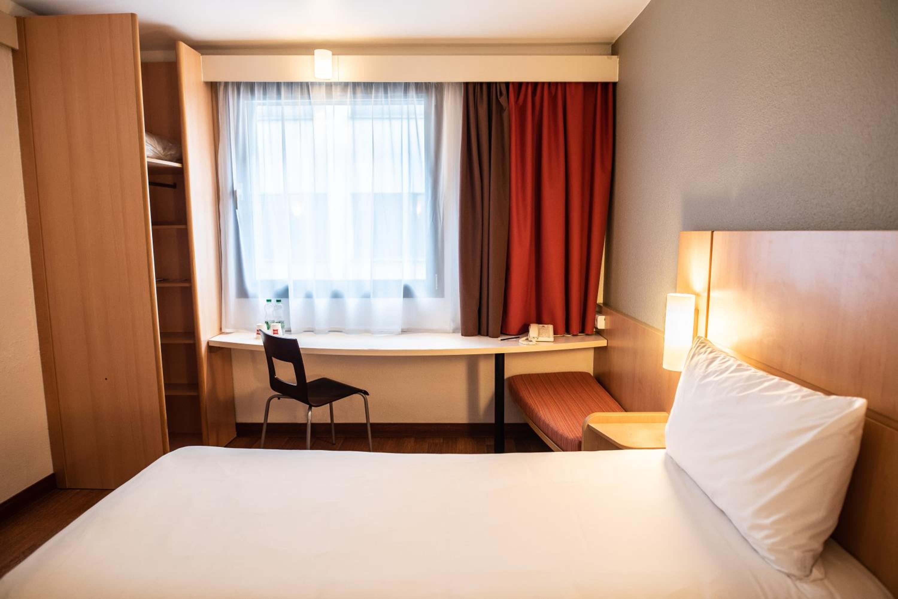 Twin Room - Photo 7