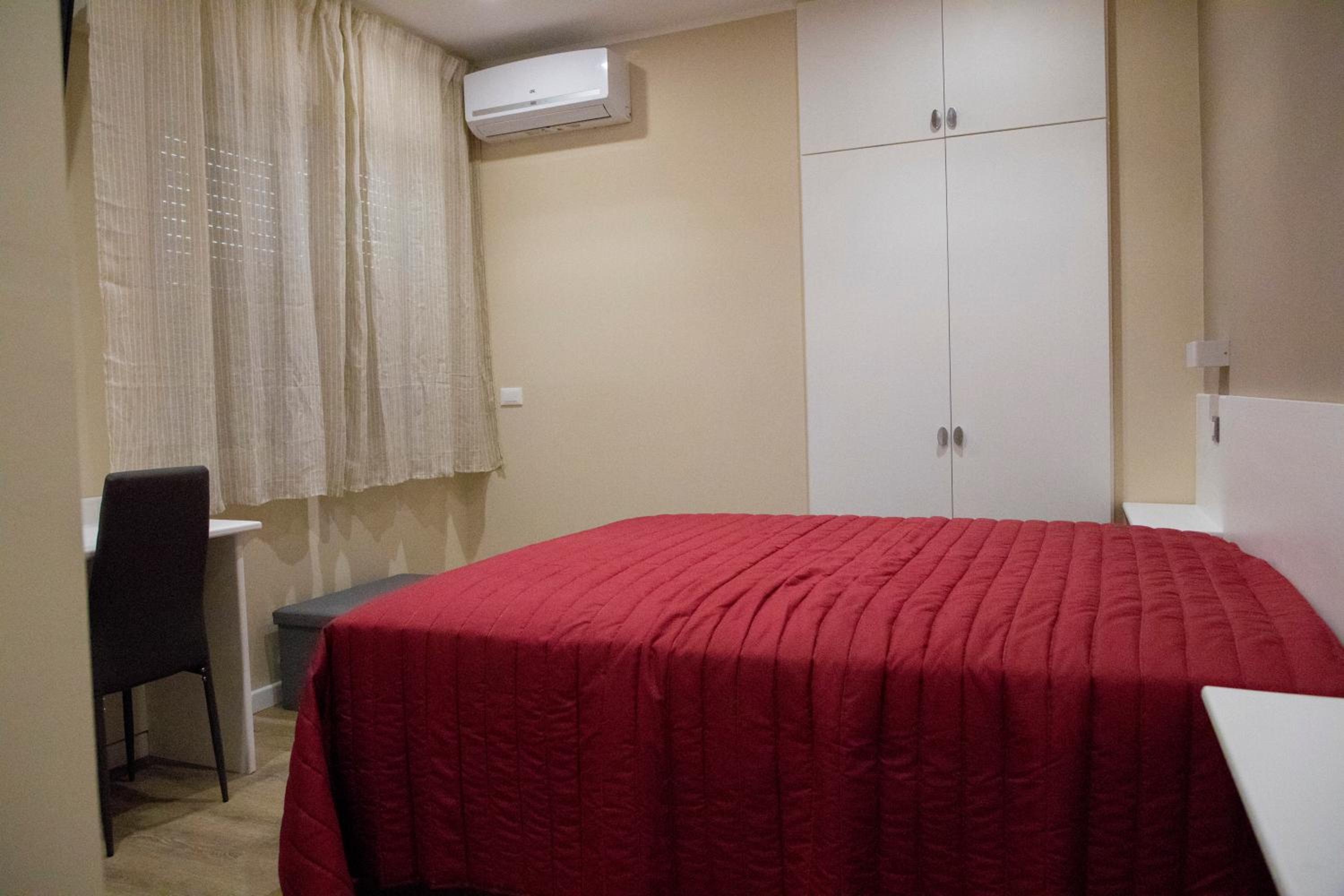 Double Room with Private Bathroom - Photo 3
