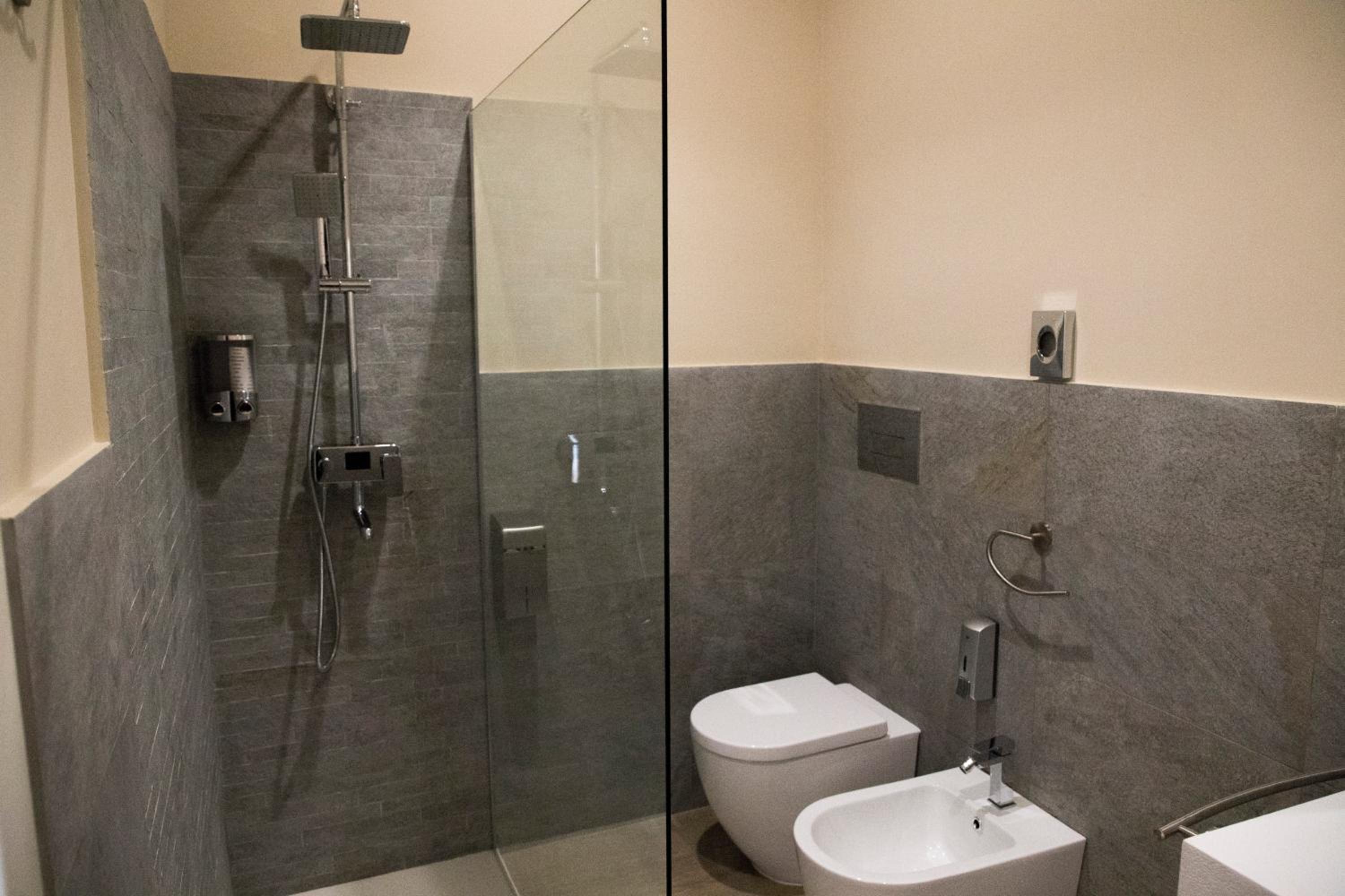 Double Room with Private Bathroom - Photo 5