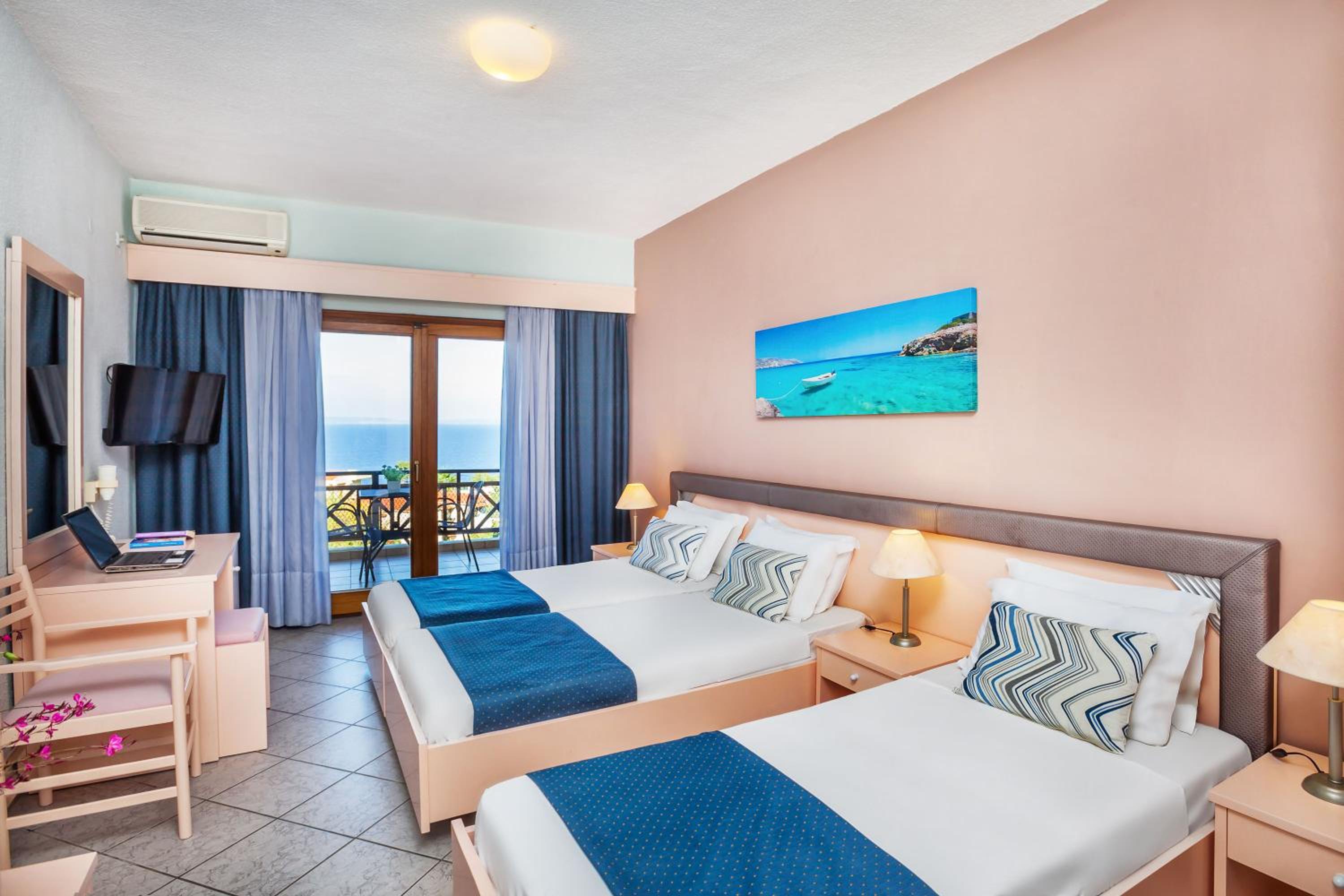 Standard Triple Room - Photo 1