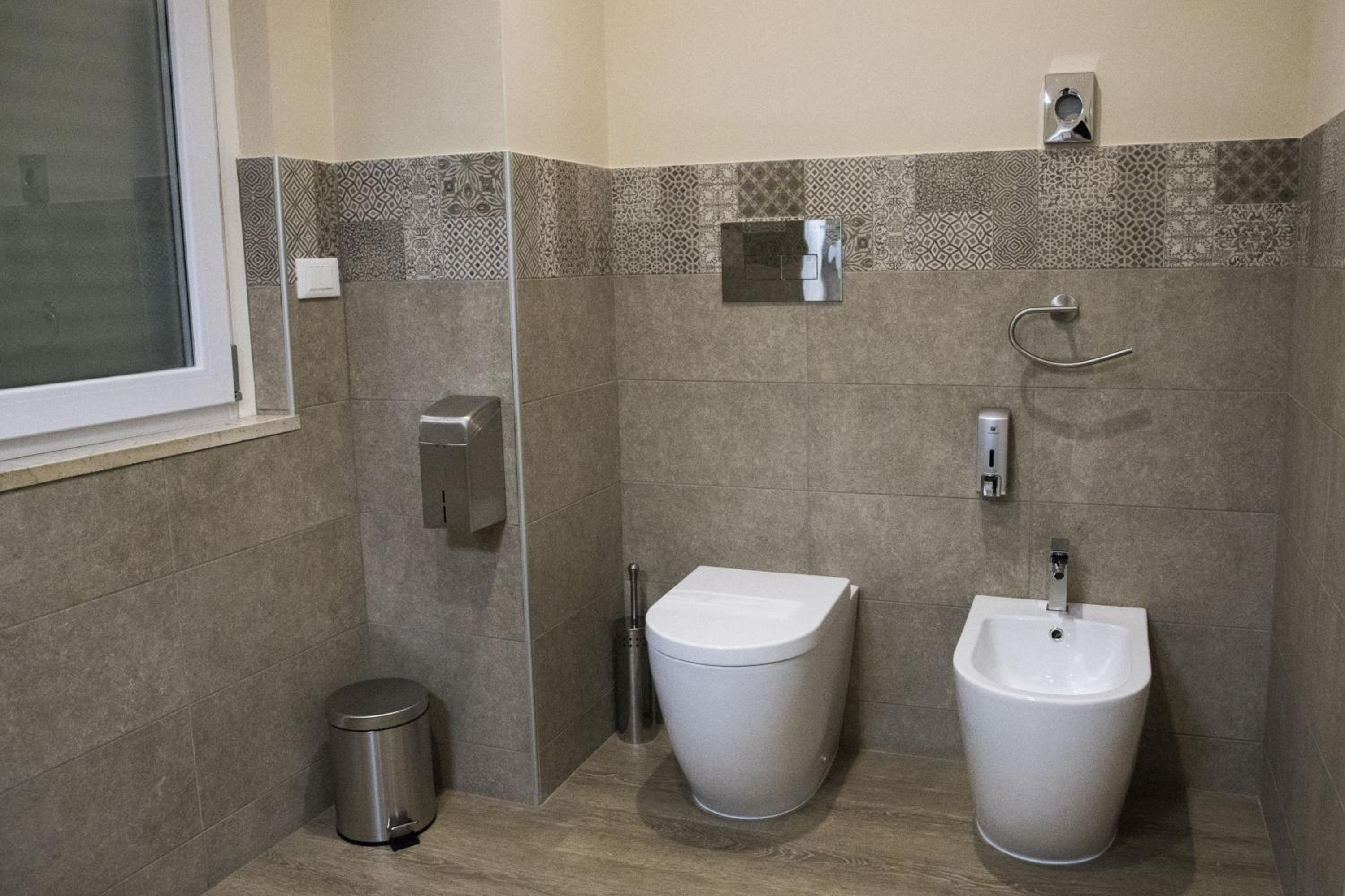 Double Room with Private Bathroom - Photo 6