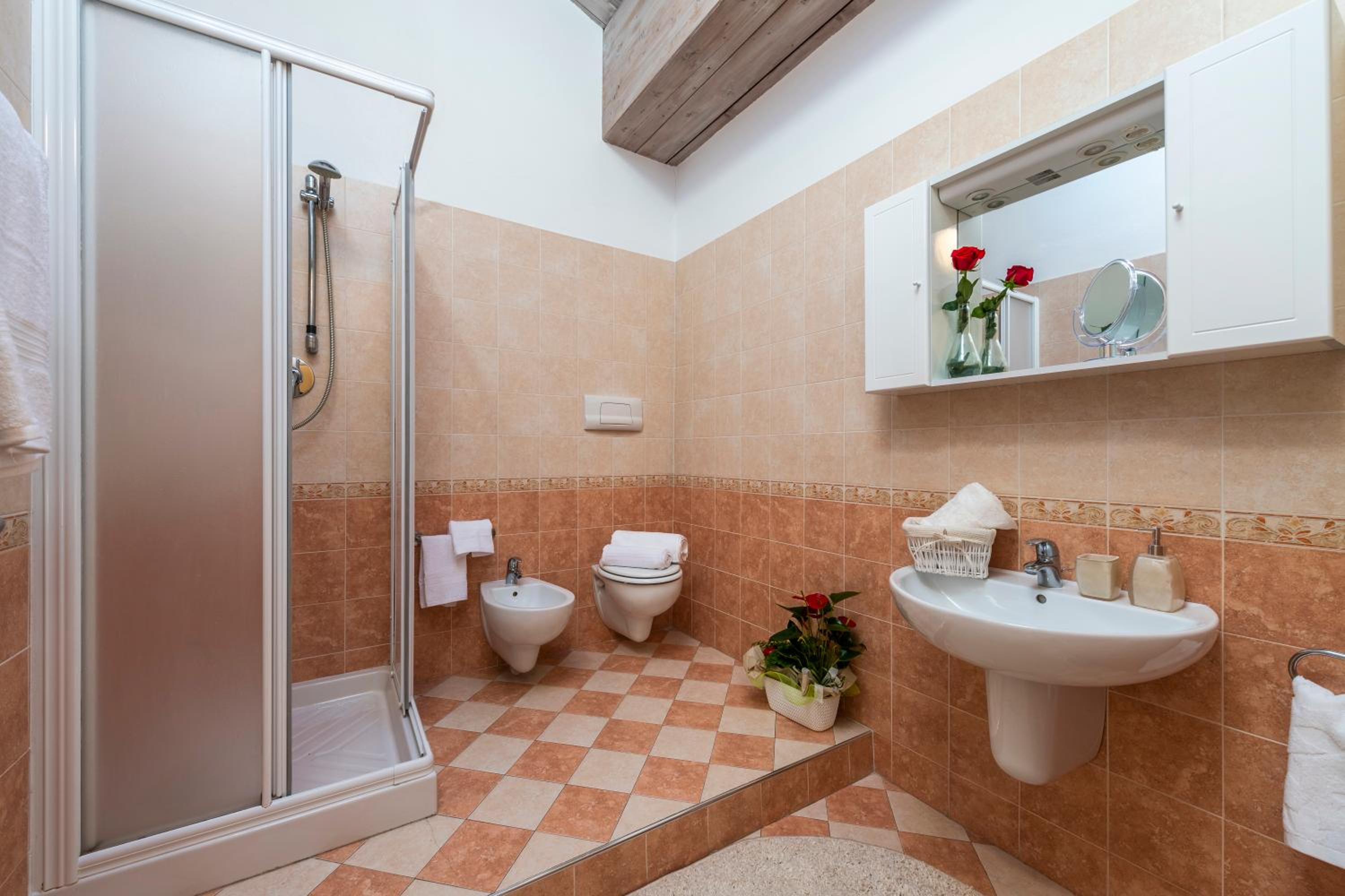 Two-Bedroom Deluxe Apartment with Balcony photo 3