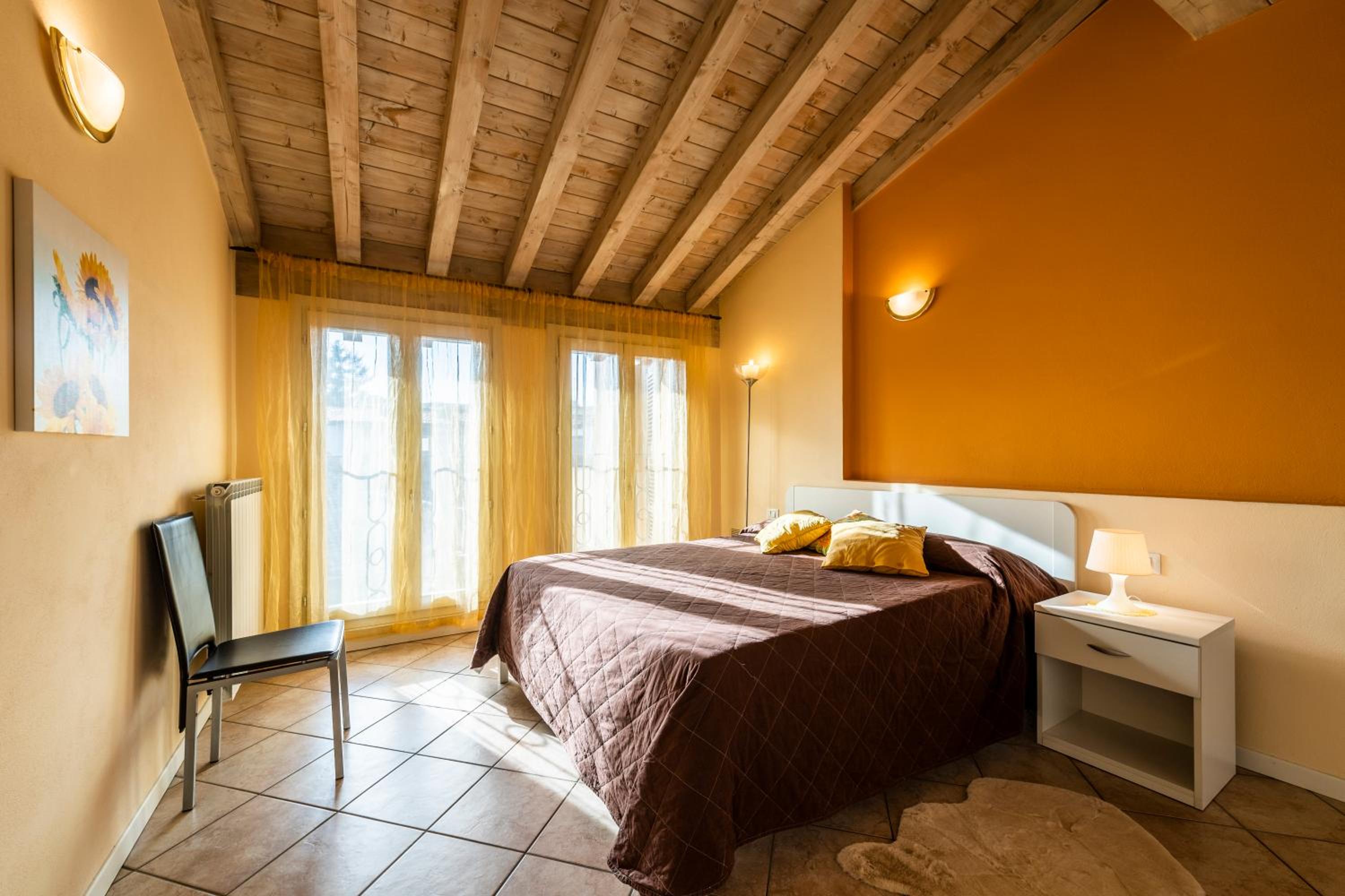 Two-Bedroom Deluxe Apartment with Balcony photo 2