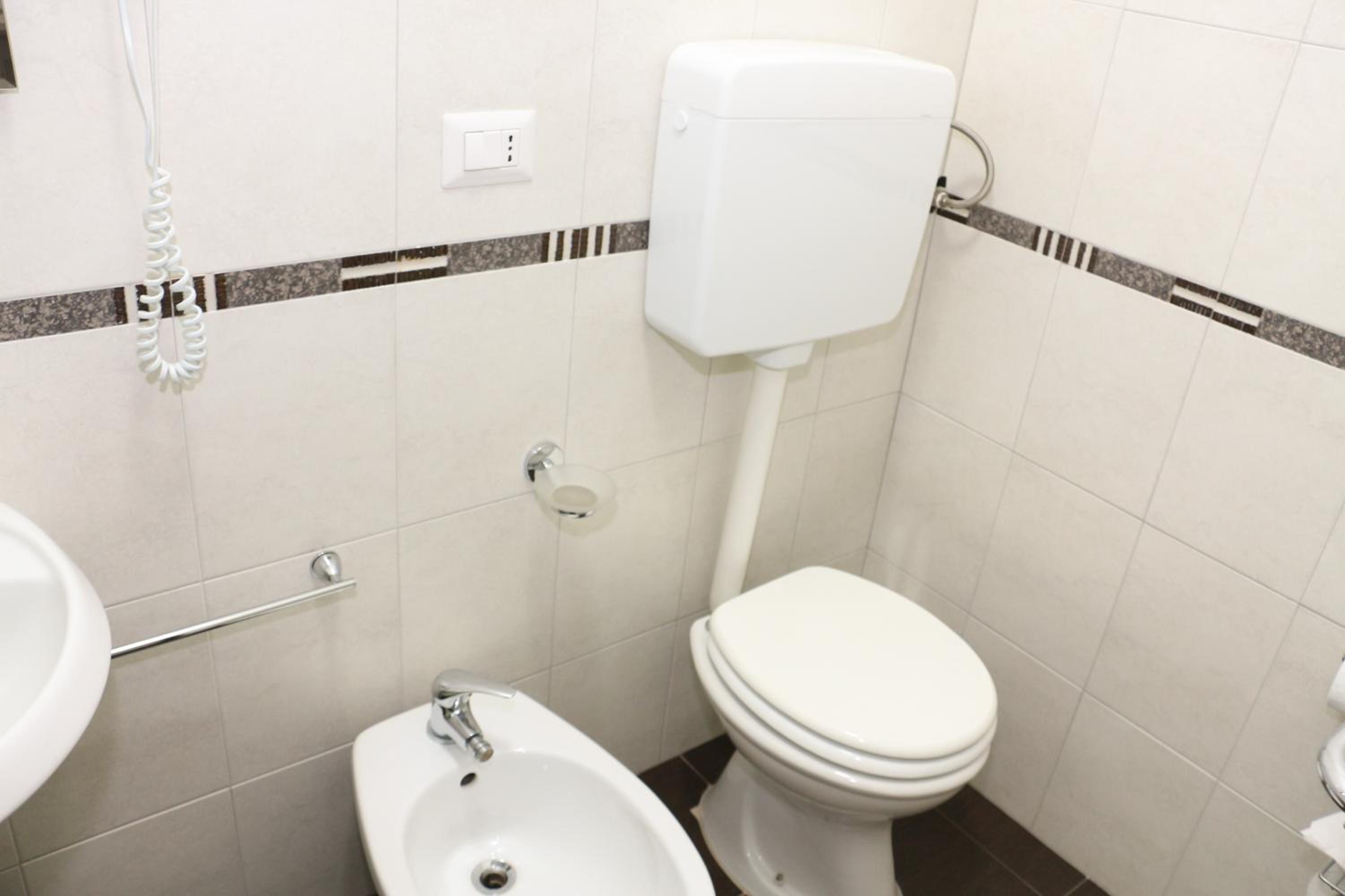 Large Double or Twin Room photo 3