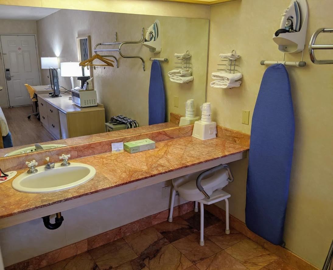 2 Queen Bed, Mobility Accessible Room, Non-Smoking photo 2