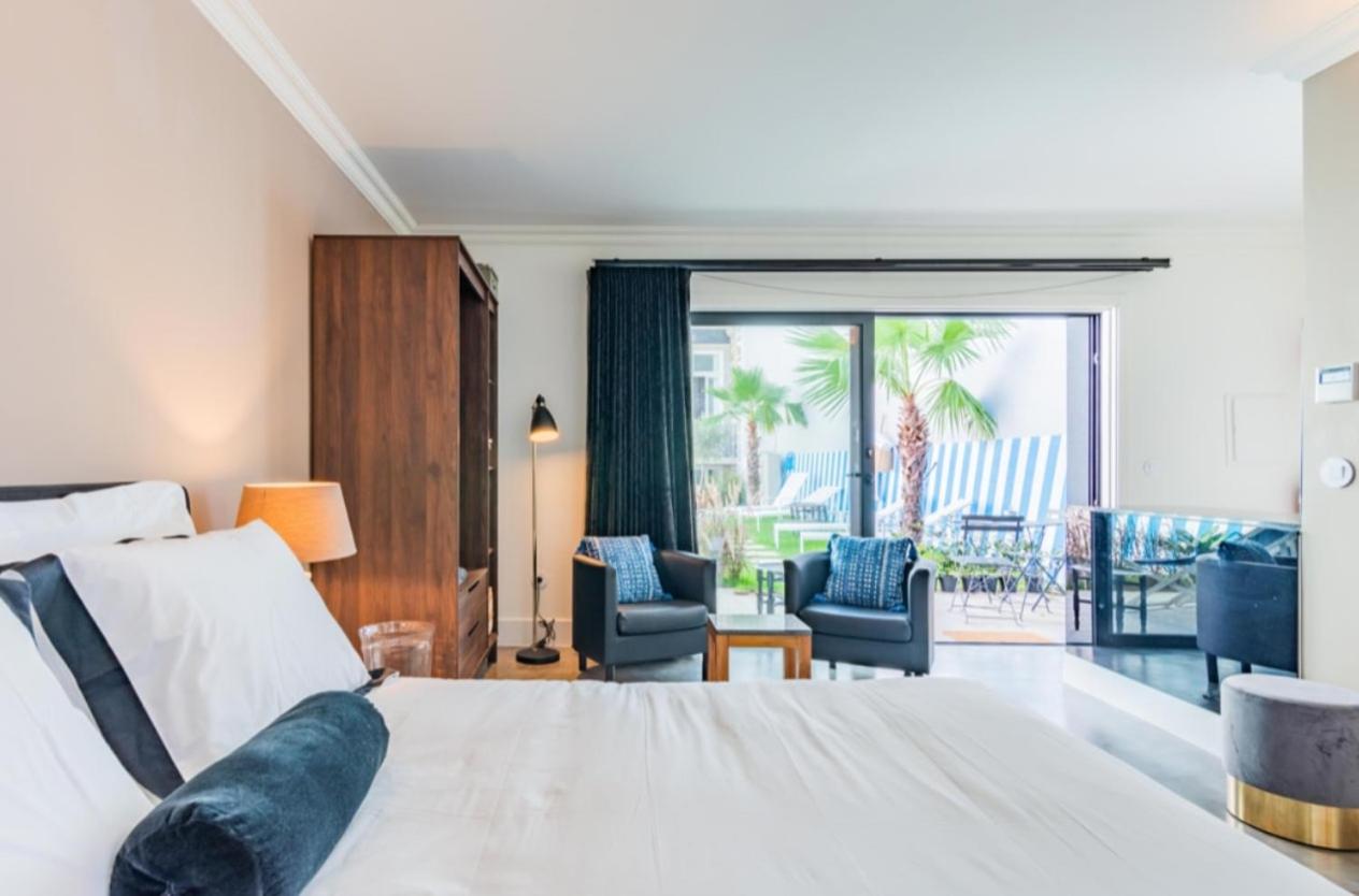 Junior Suite with Pool View - Photo 1