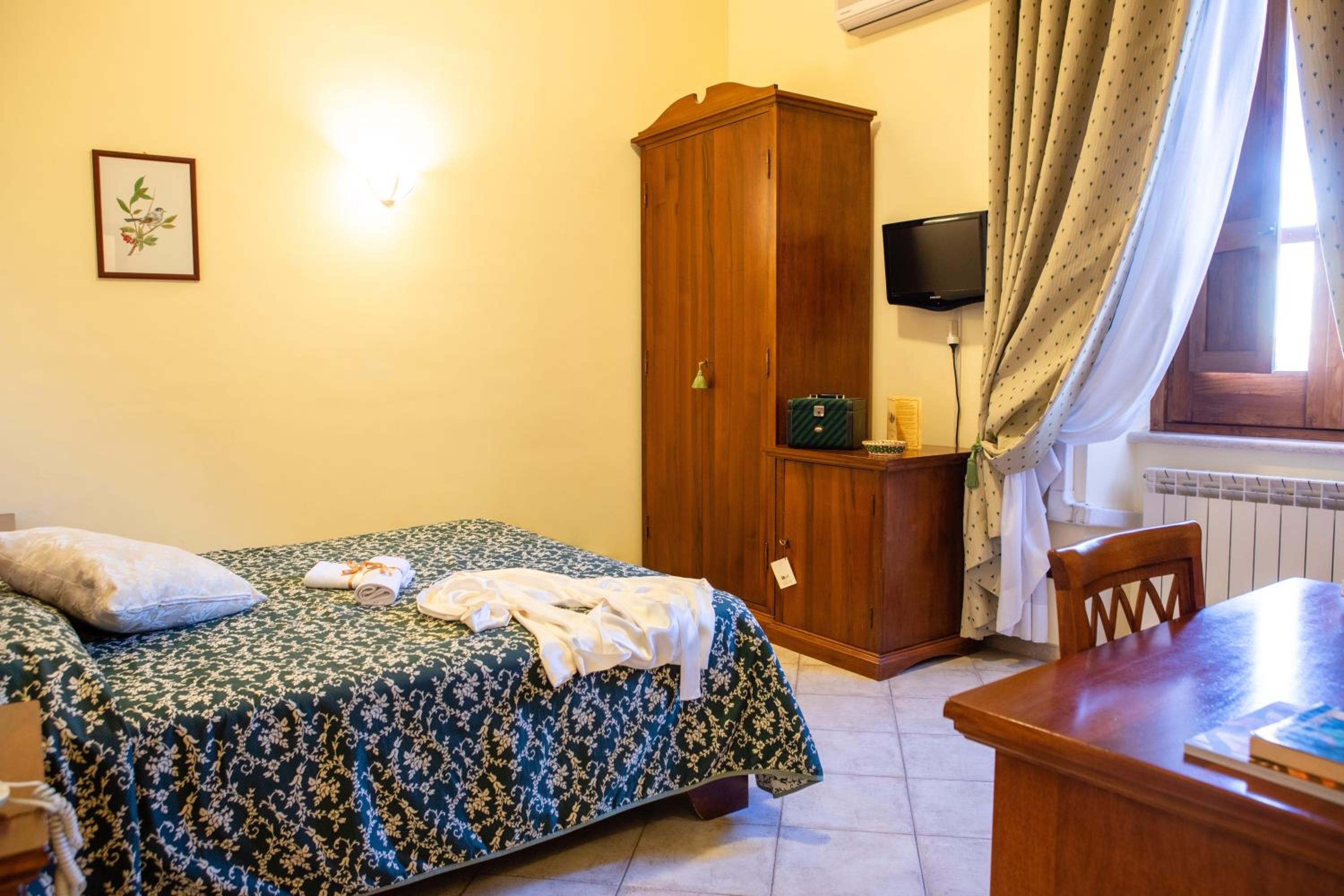Double or Twin Room - Photo 1